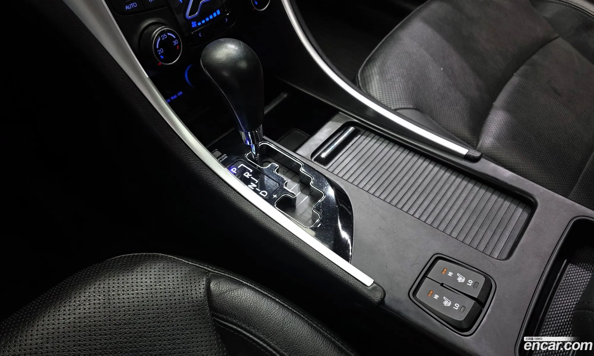 Hyundai YF Sonata 2009 — 10
