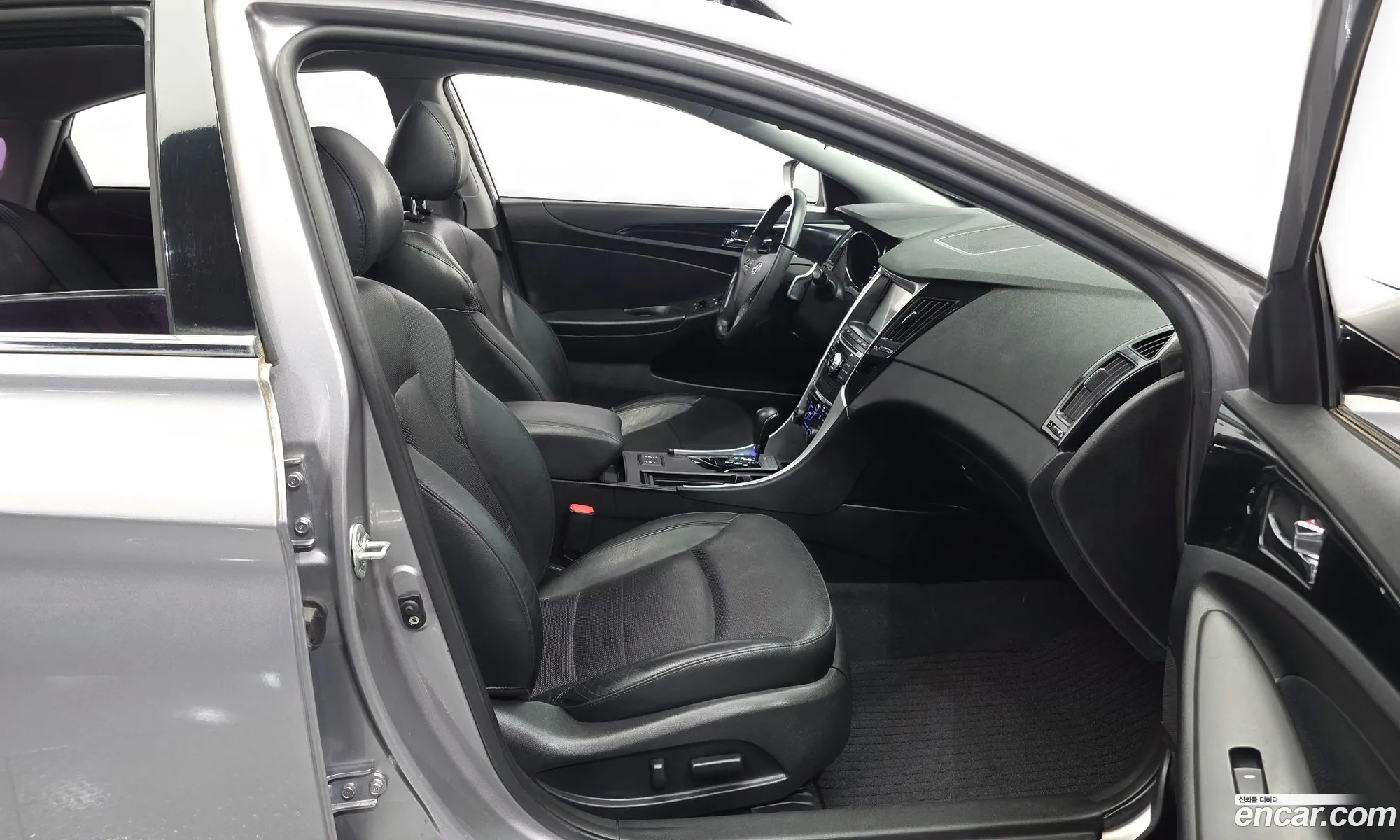 Hyundai YF Sonata 2009 — 14
