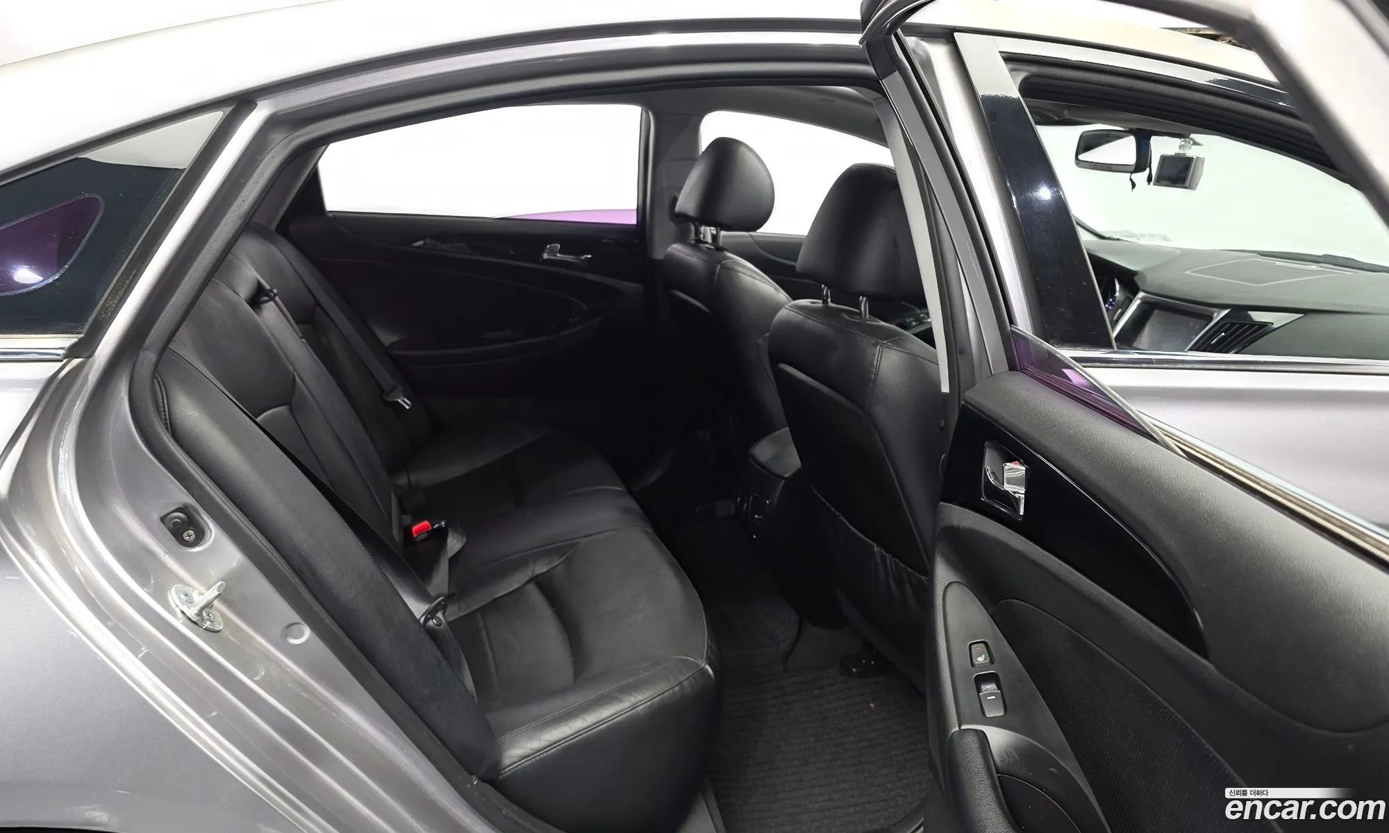 Hyundai YF Sonata 2009 — 17