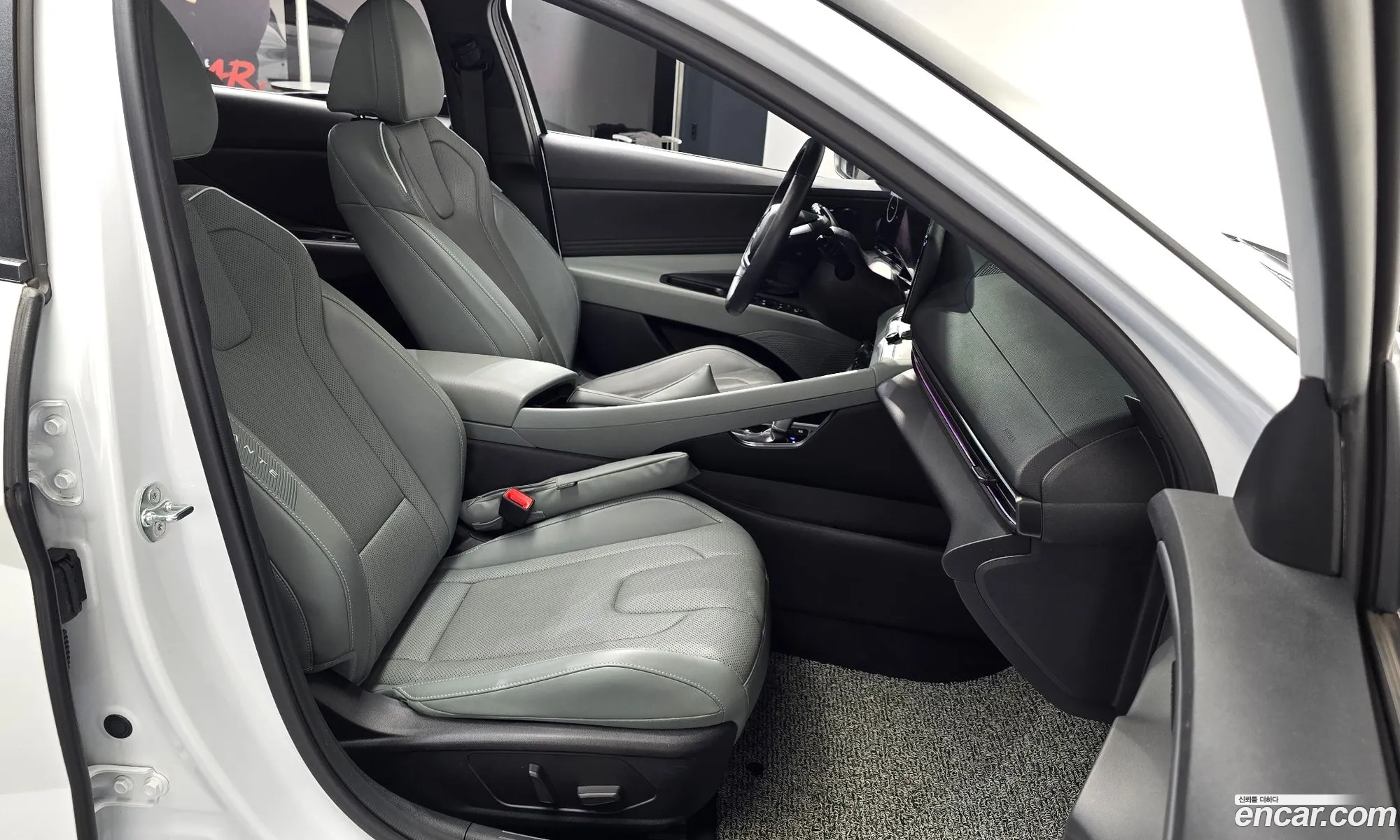 Hyundai Elantra 2024 — 3