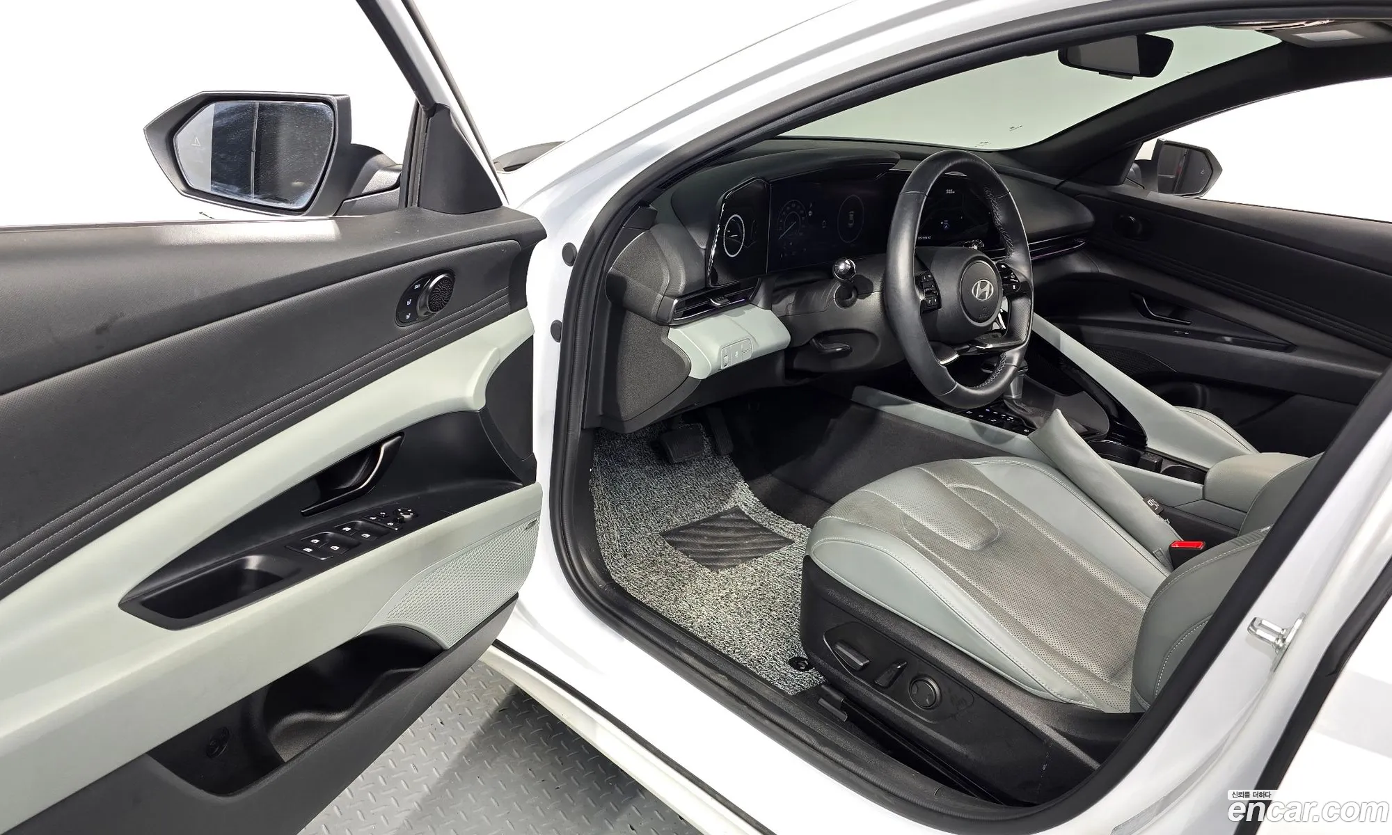 Hyundai Elantra 2024 — 17