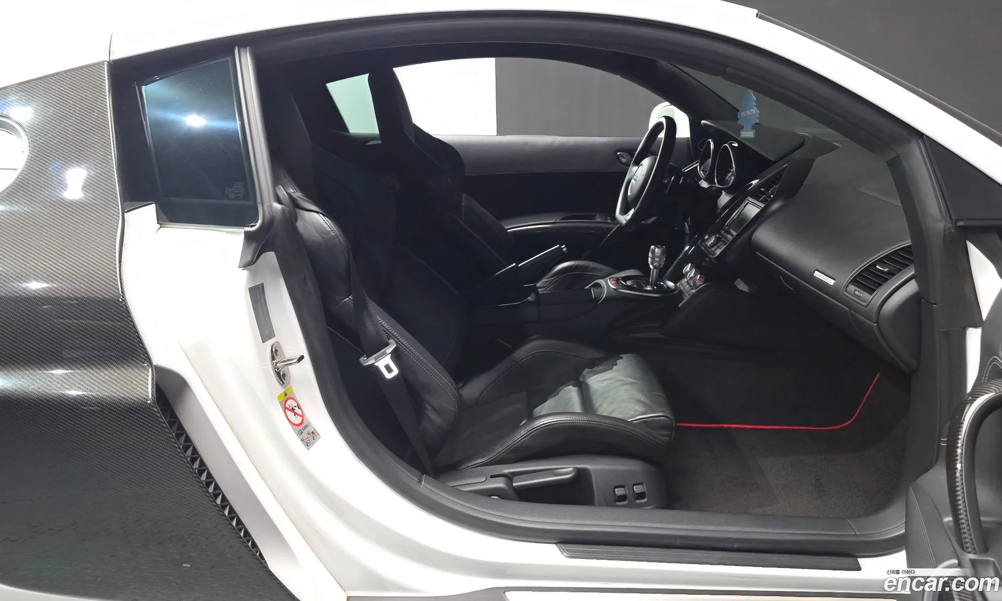 Audi R8 2012 WUAZZZ42XCN000241 — 4