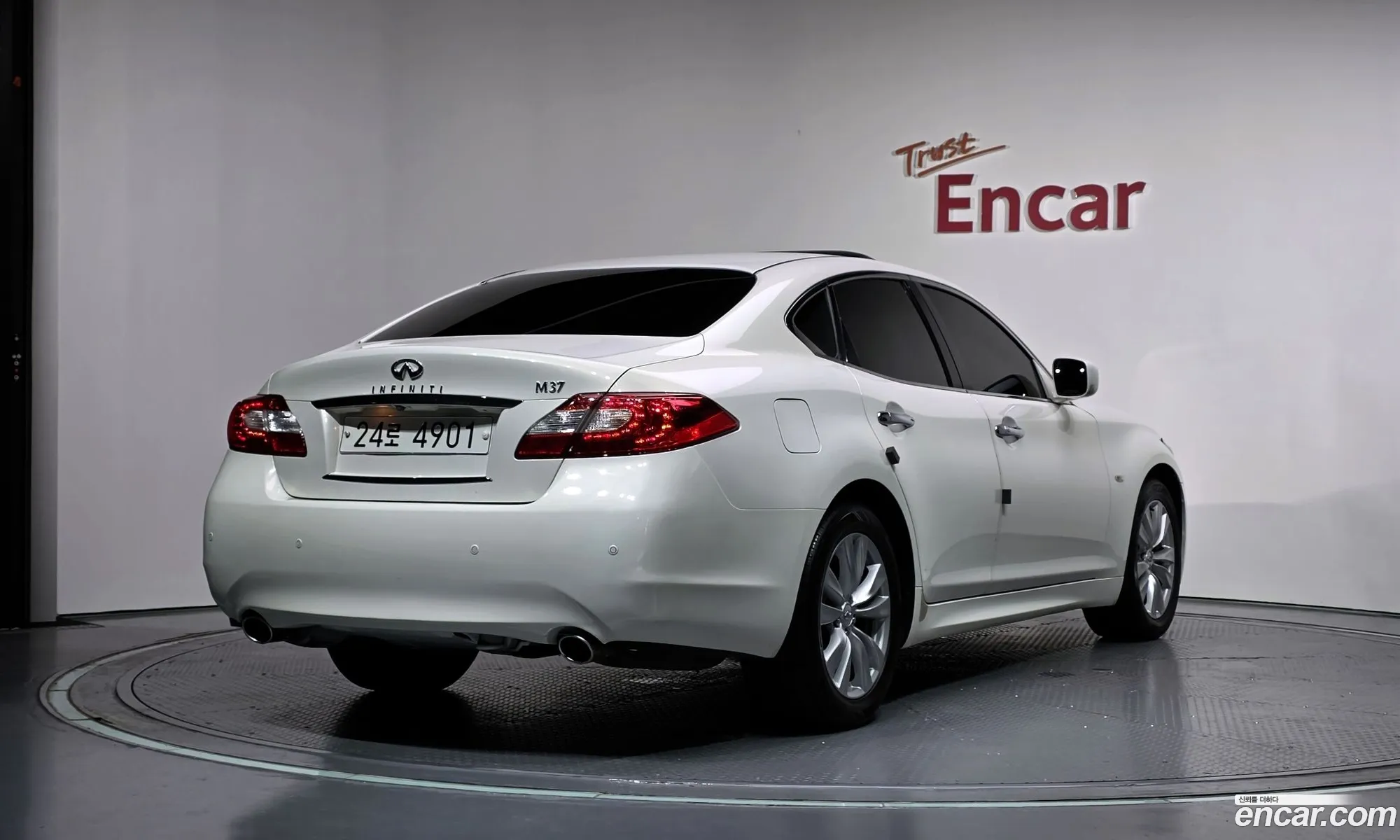 Infiniti M37