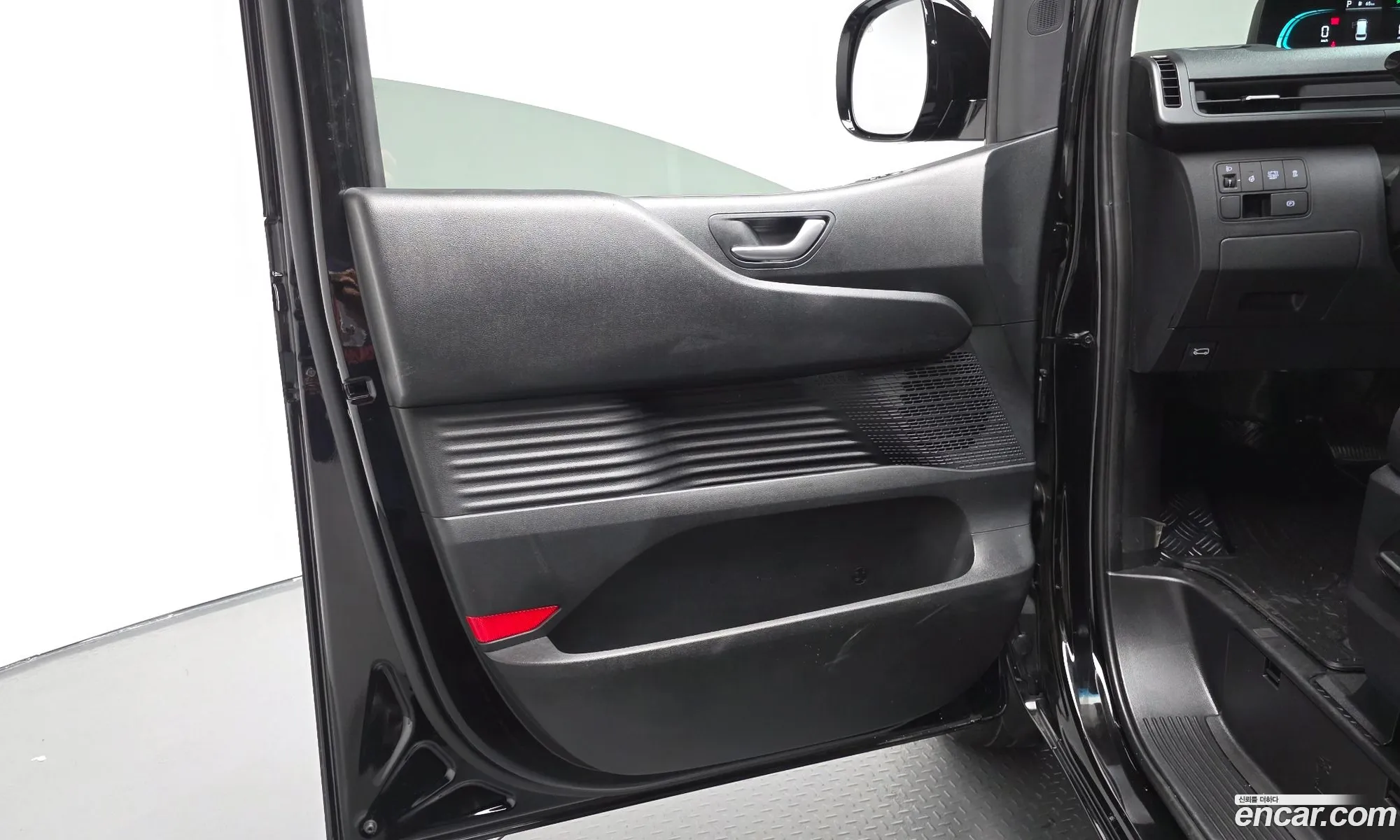 Hyundai Staria 2024 — 7