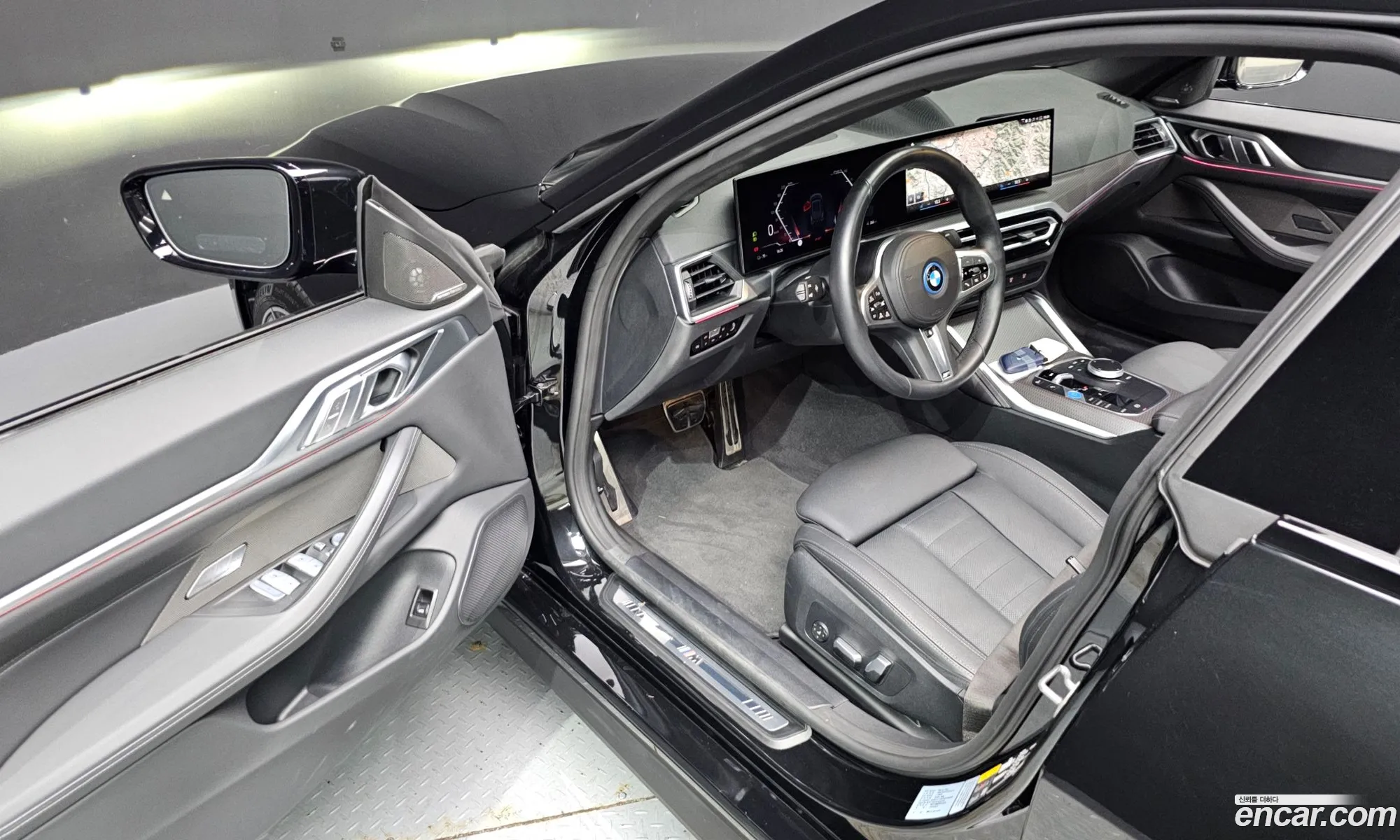 BMW i4 2023 WBY71AW02RFR47476 — 11