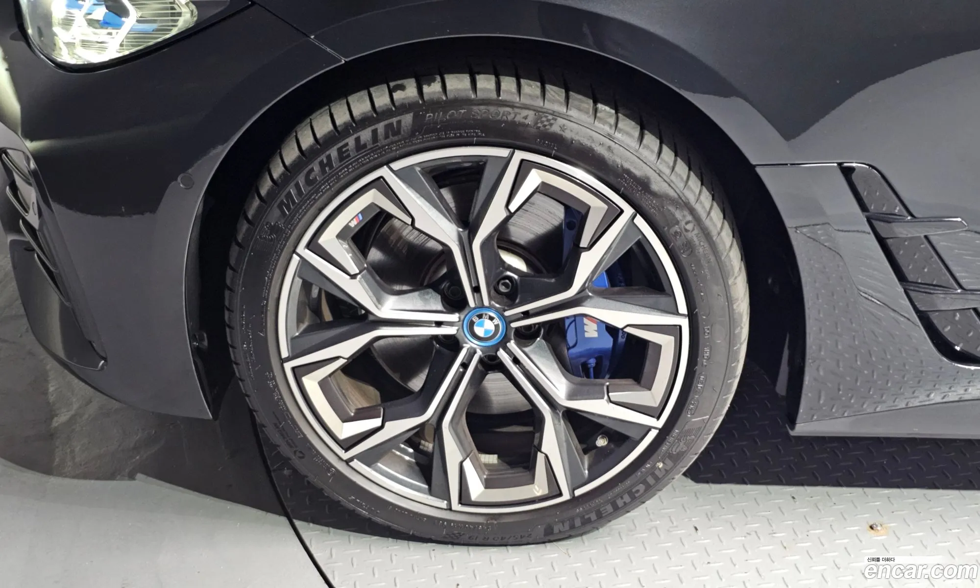 BMW i4 2023 WBY71AW02RFR47476 — 14