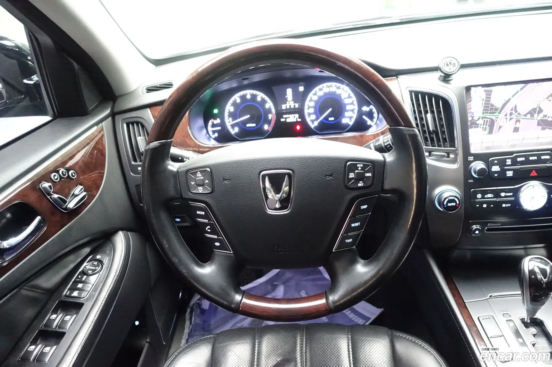 Hyundai Equus 2011 — 16