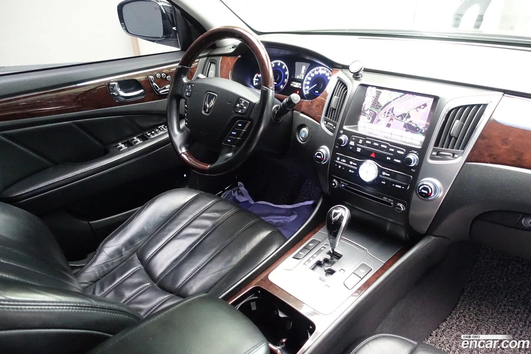 Hyundai Equus 2011 — 11