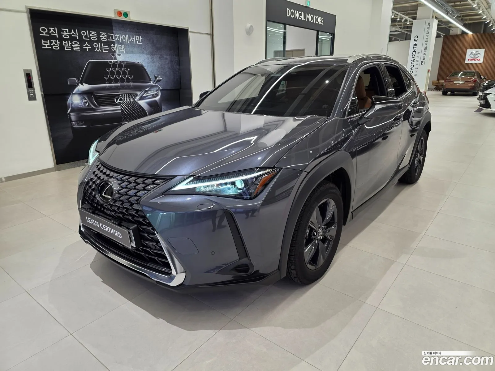 Lexus UX300h 2025 — 4