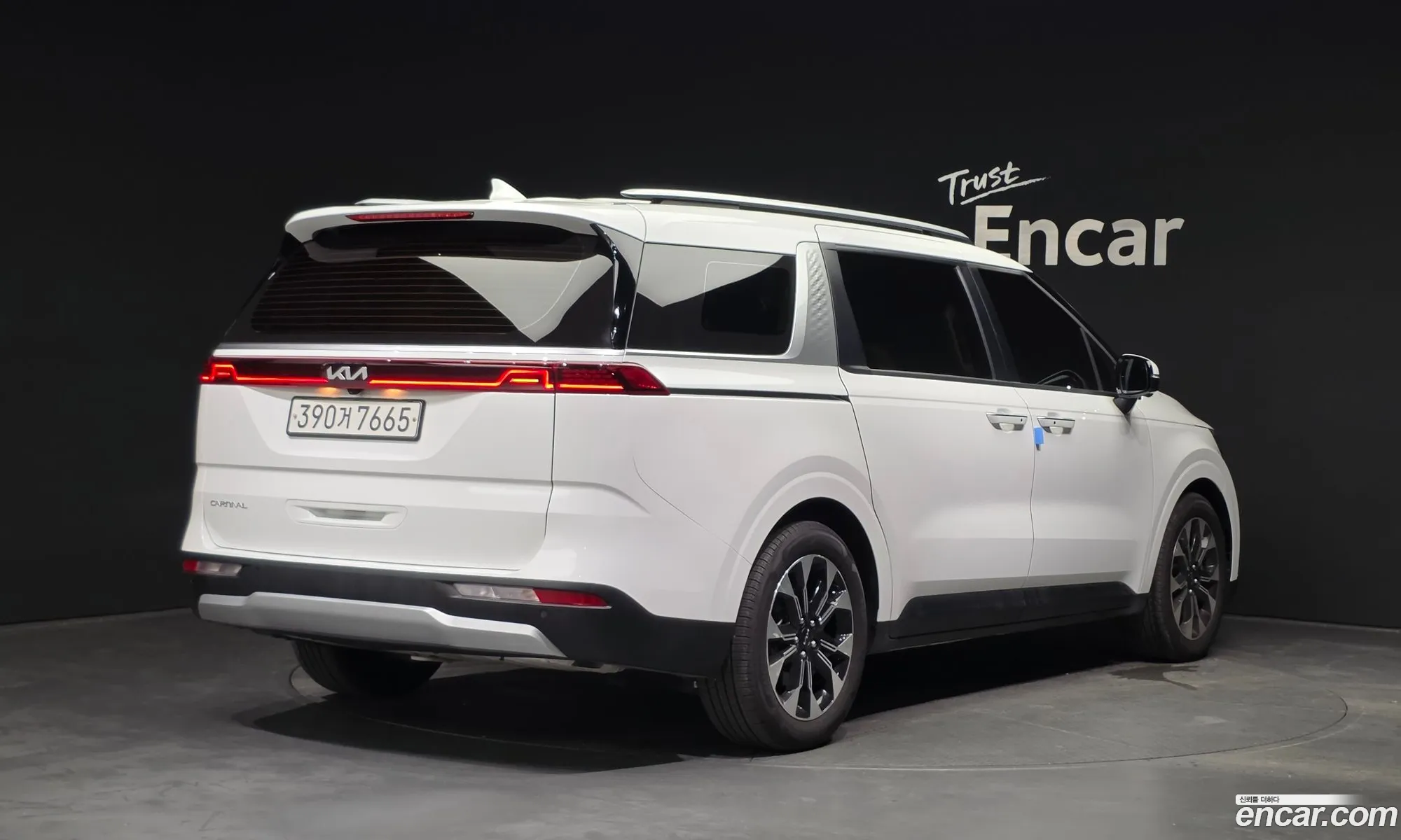 Kia Carnival 2023 — 18