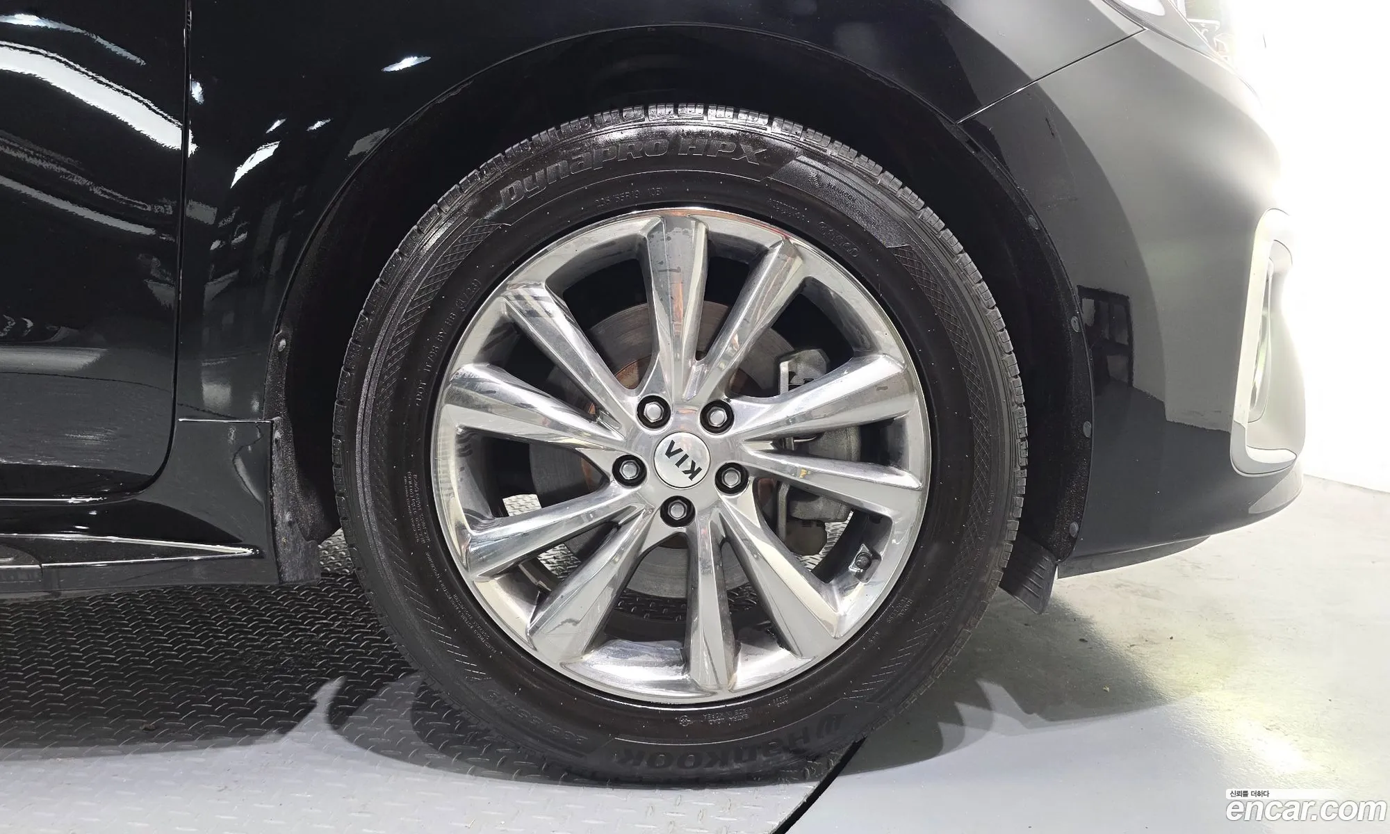 Kia Carnival 2019 — 17