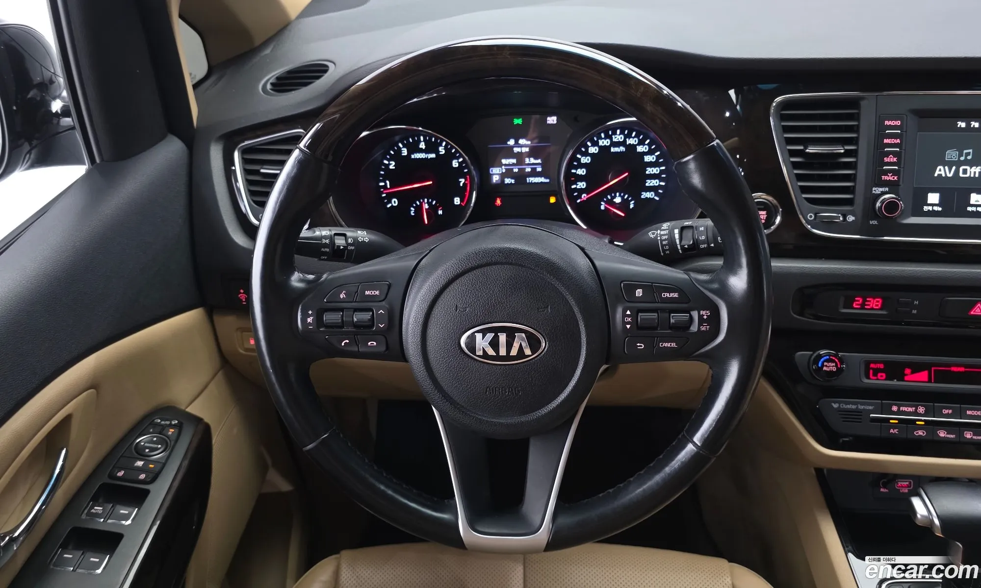 Kia Carnival 2019 — 10