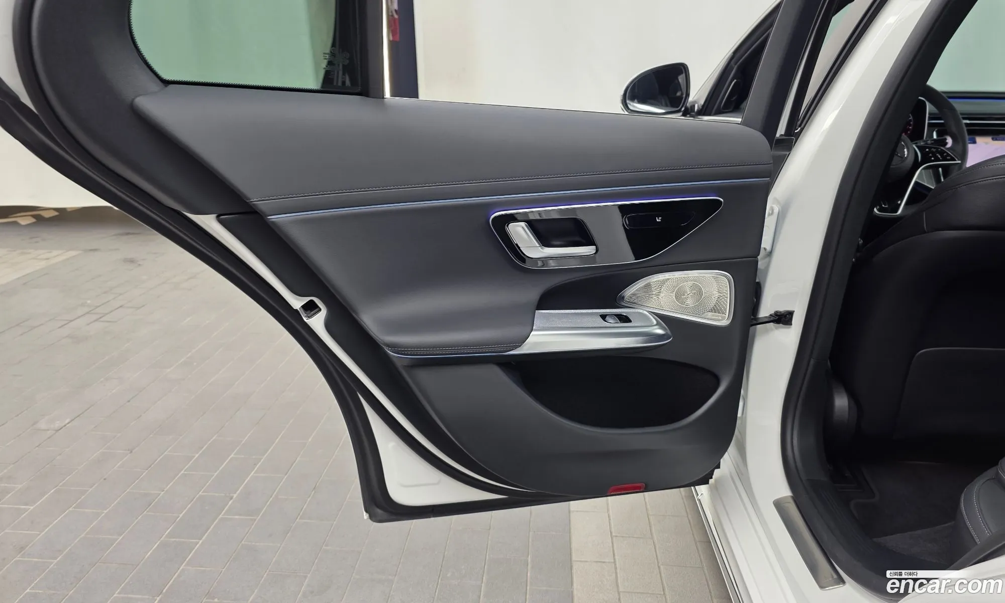 Mercedes-Benz E-Class W214 2025 — 12