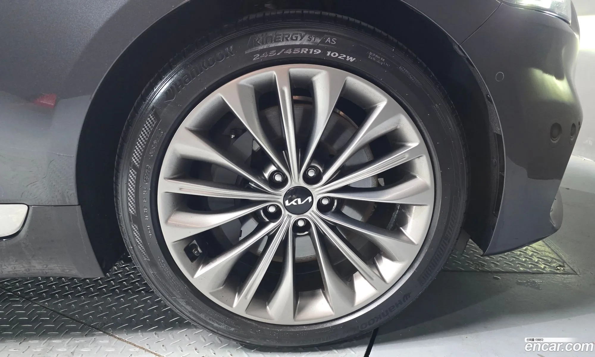 Kia K9 2023 — 34