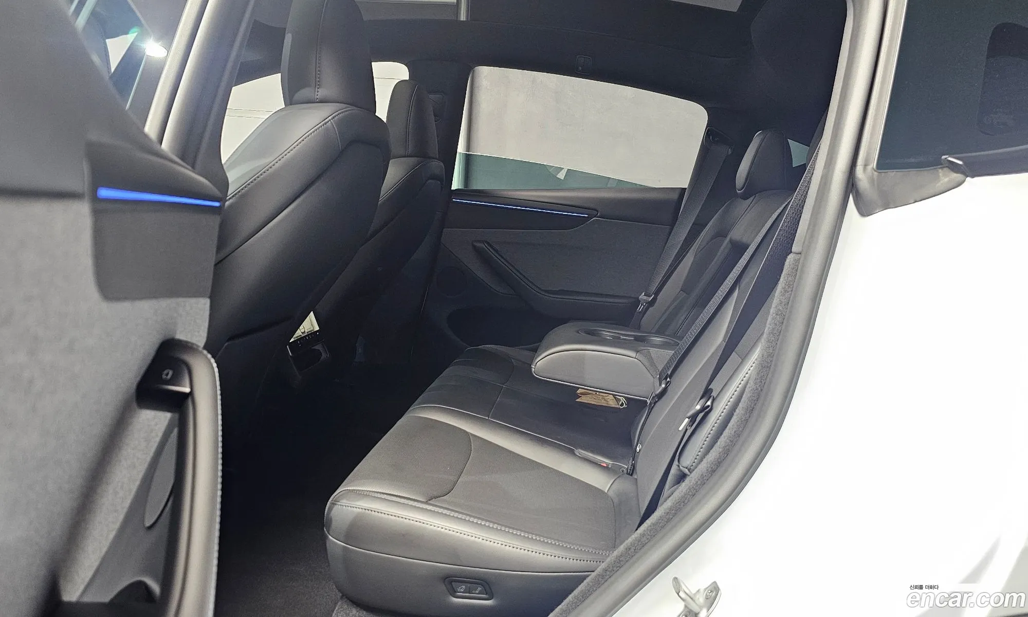 Tesla Model Y 2026 — 14