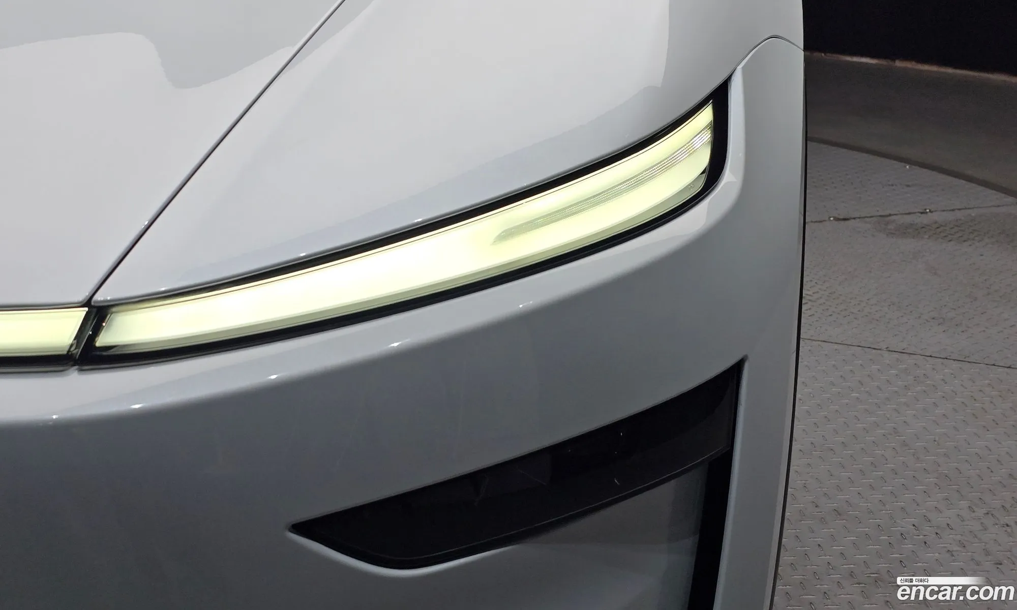 Tesla Model Y 2026 — 24