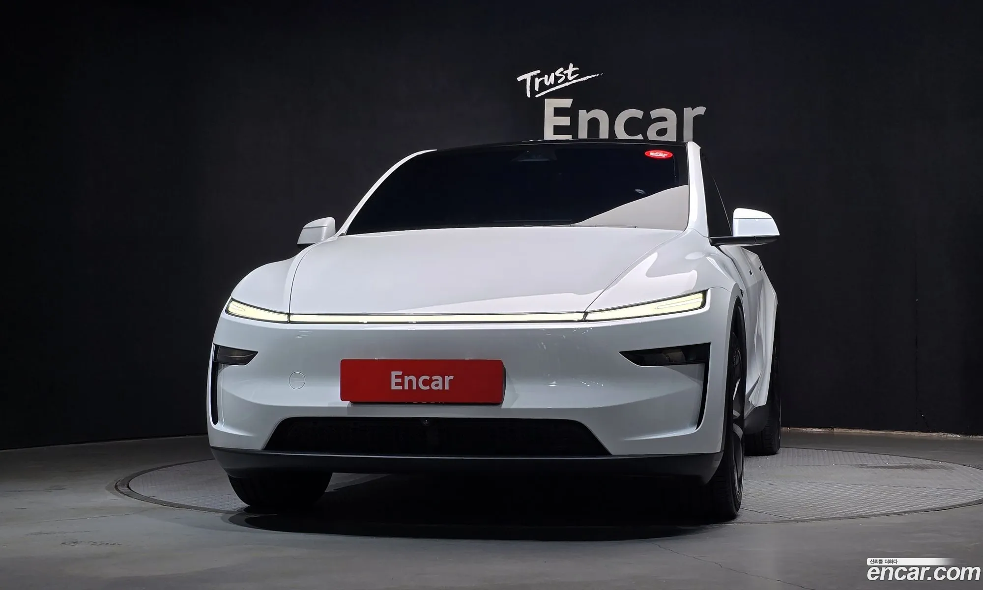 Tesla Model Y 2026 — 10