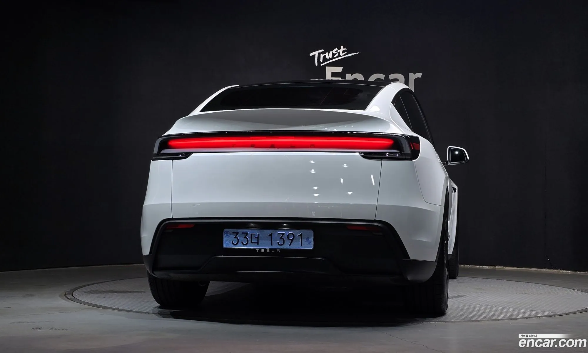 Tesla Model Y 2026 — 8