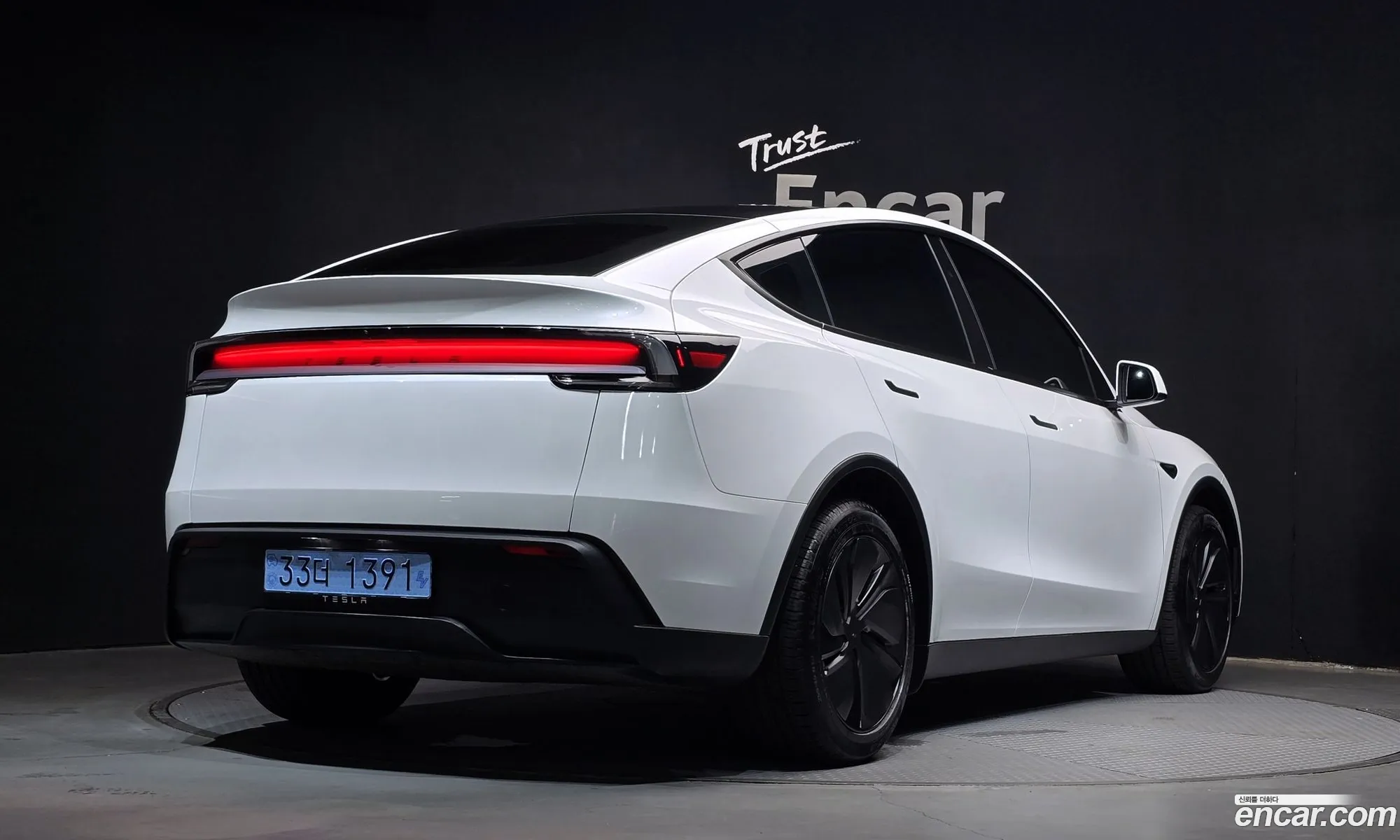 Tesla Model Y 2026 — 7