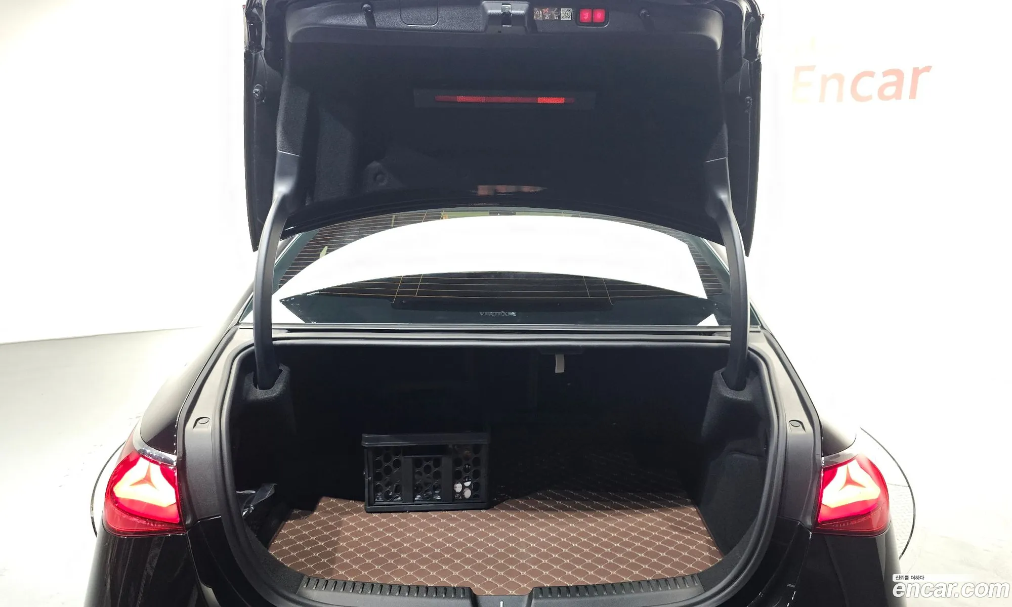 Mercedes-Benz E-Class W214 2024 — 33