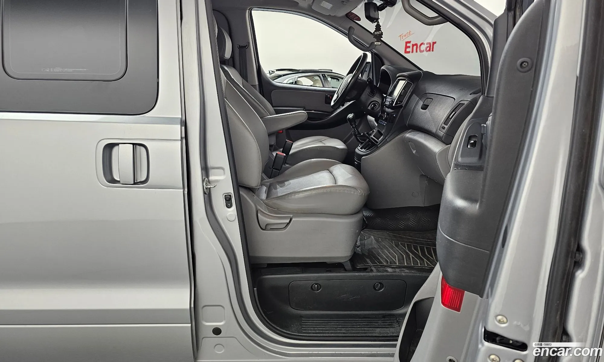Hyundai Grand Starex 2018 — 16