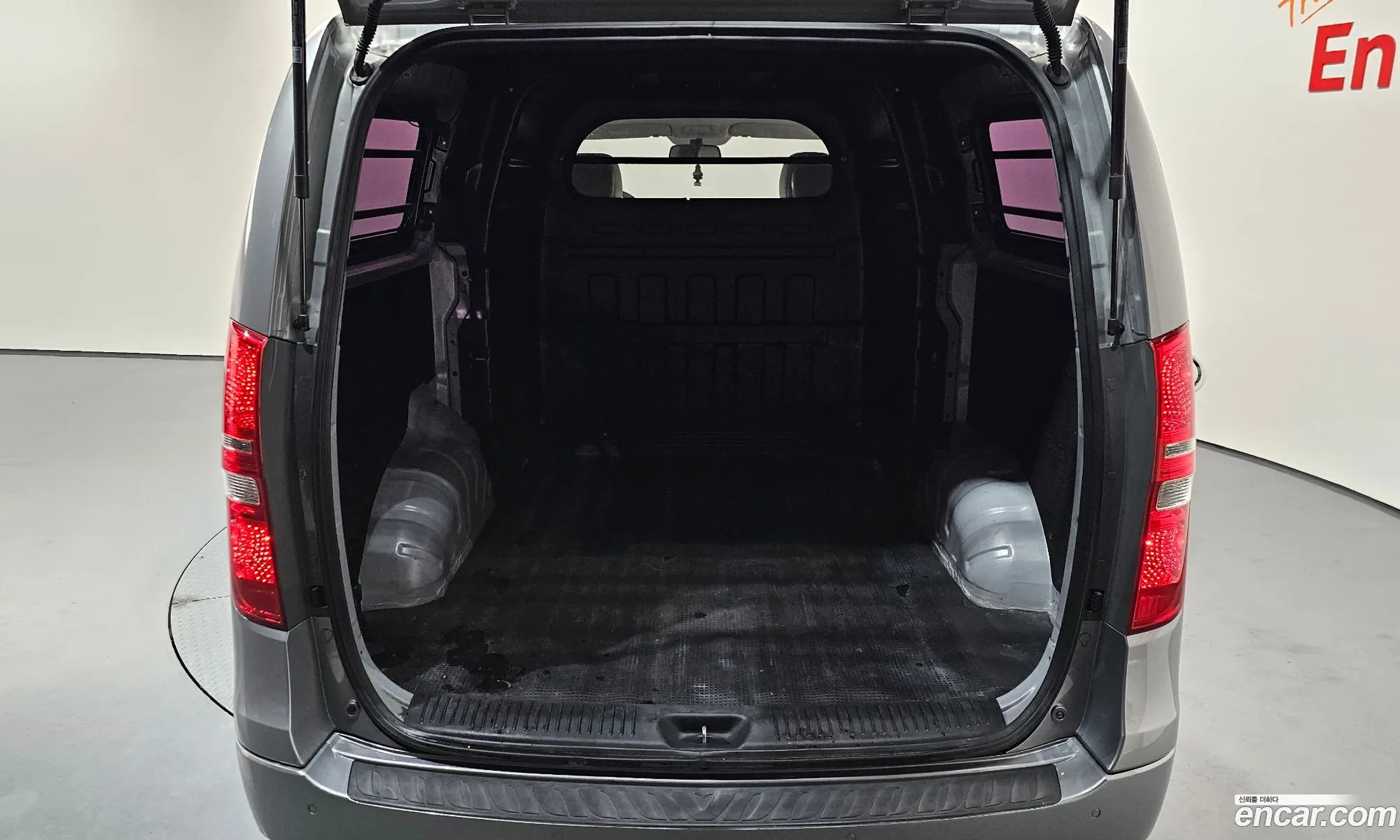 Hyundai Grand Starex 2018 — 31