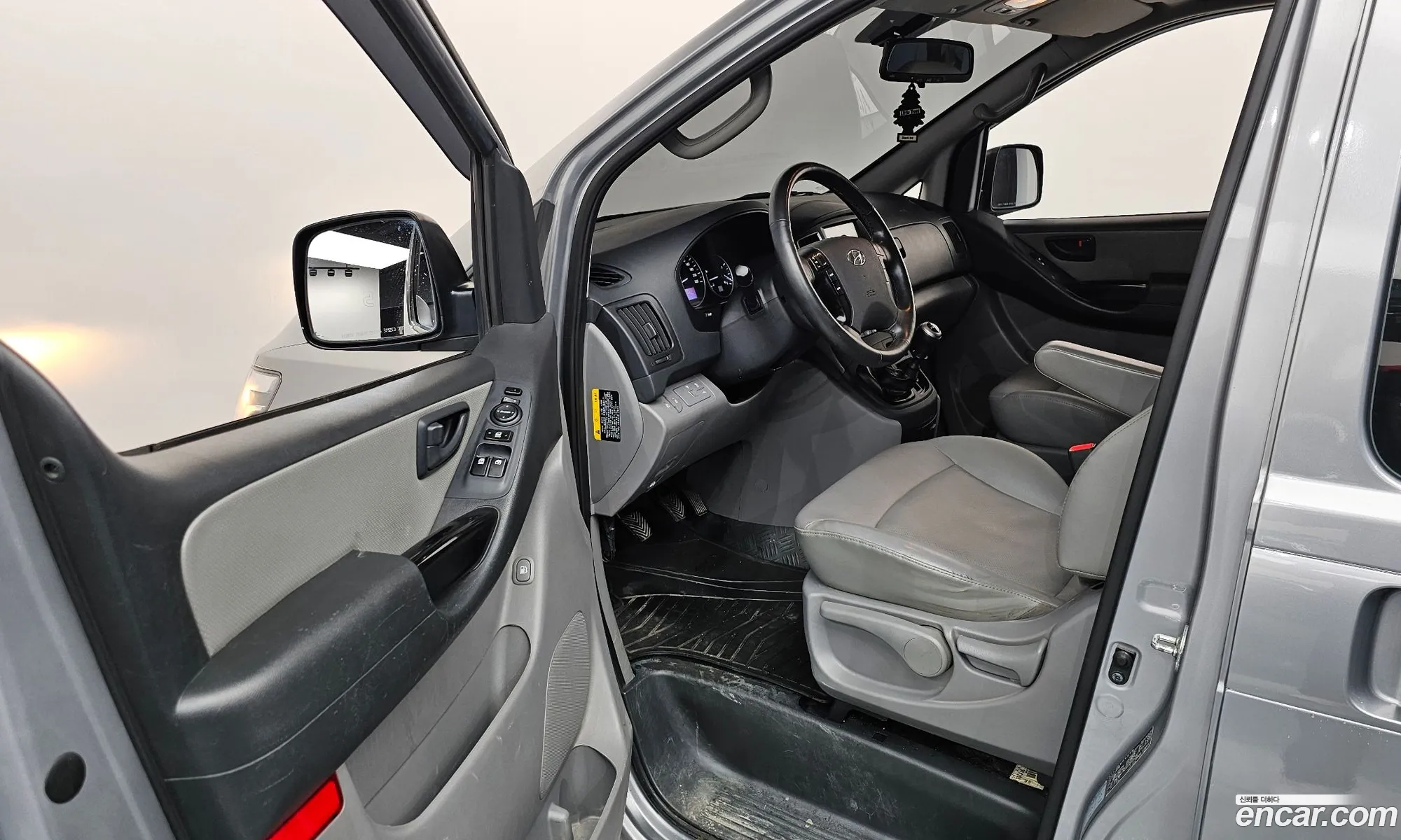 Hyundai Grand Starex 2018 — 29