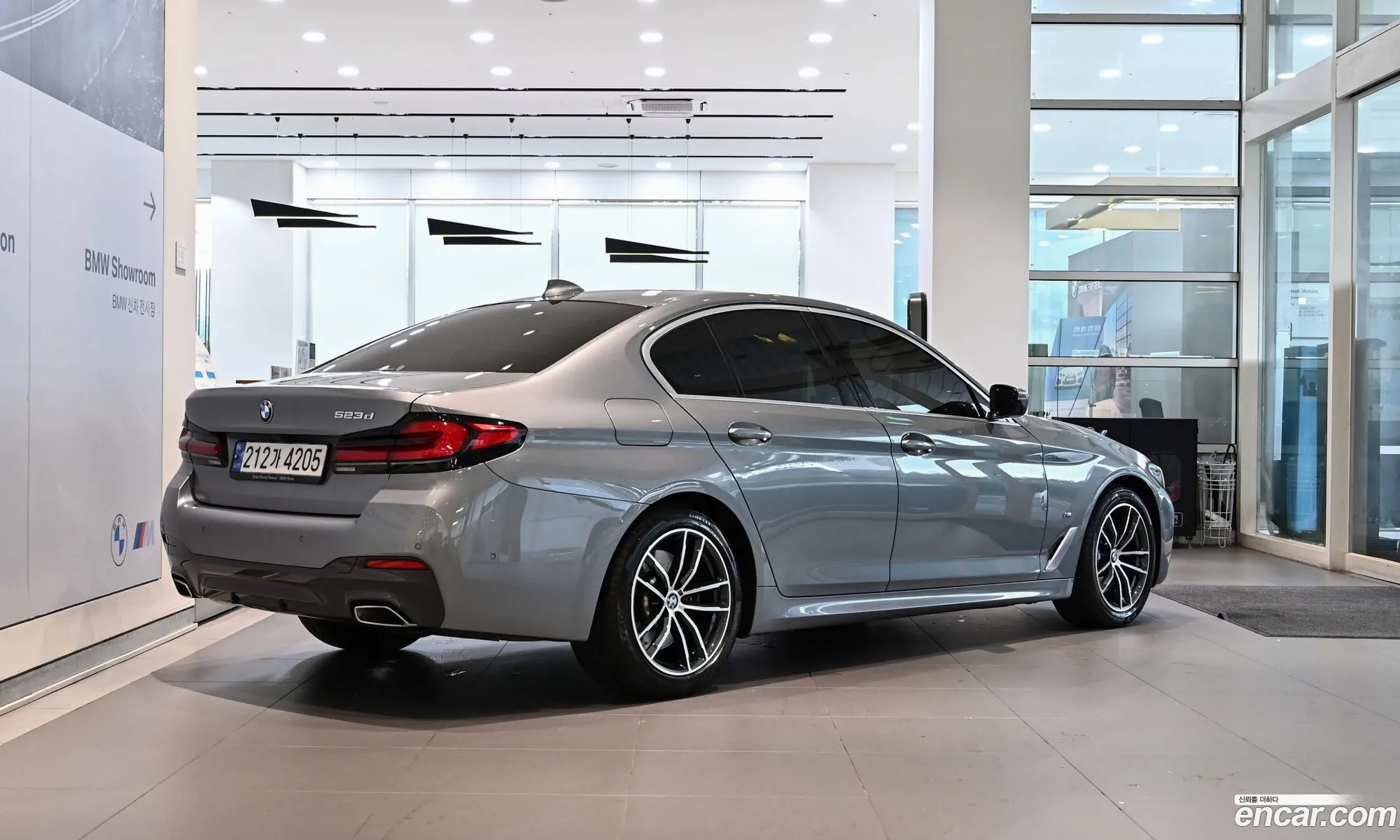 BMW 5 Series 2023 — 3