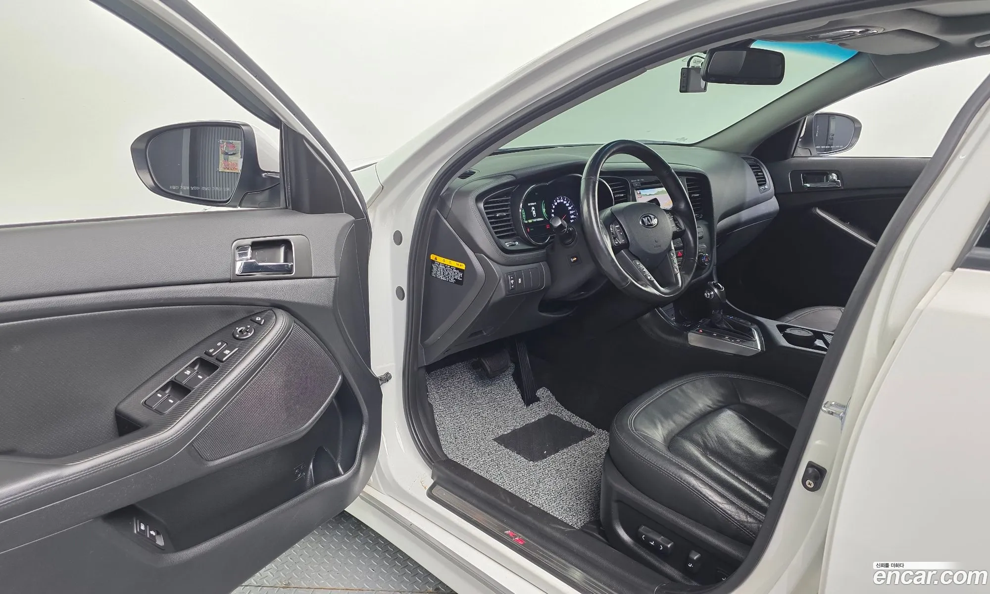 Kia K5 Hybrid 2012 — 37