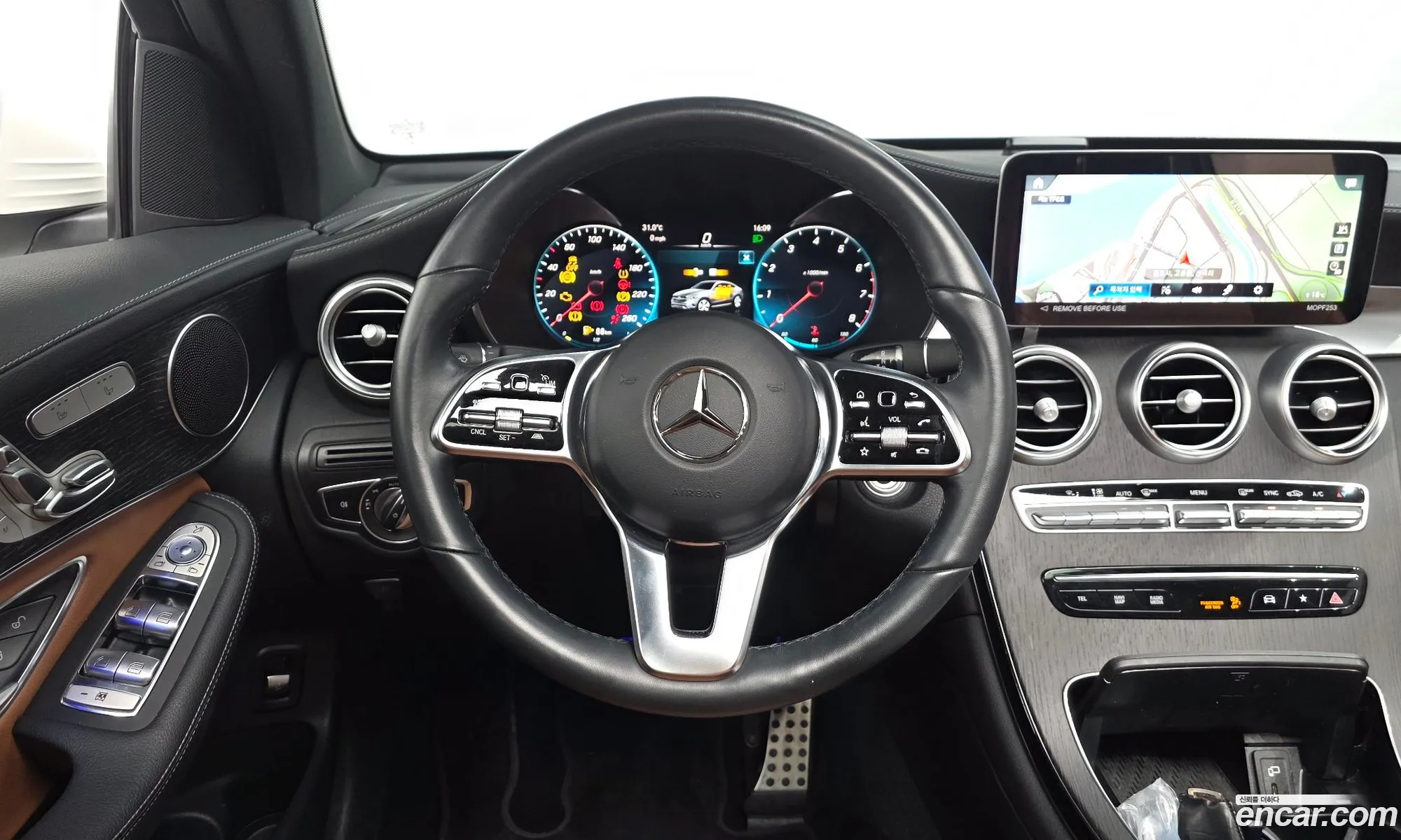Mercedes-Benz GLC-Class X253 2023 — 19