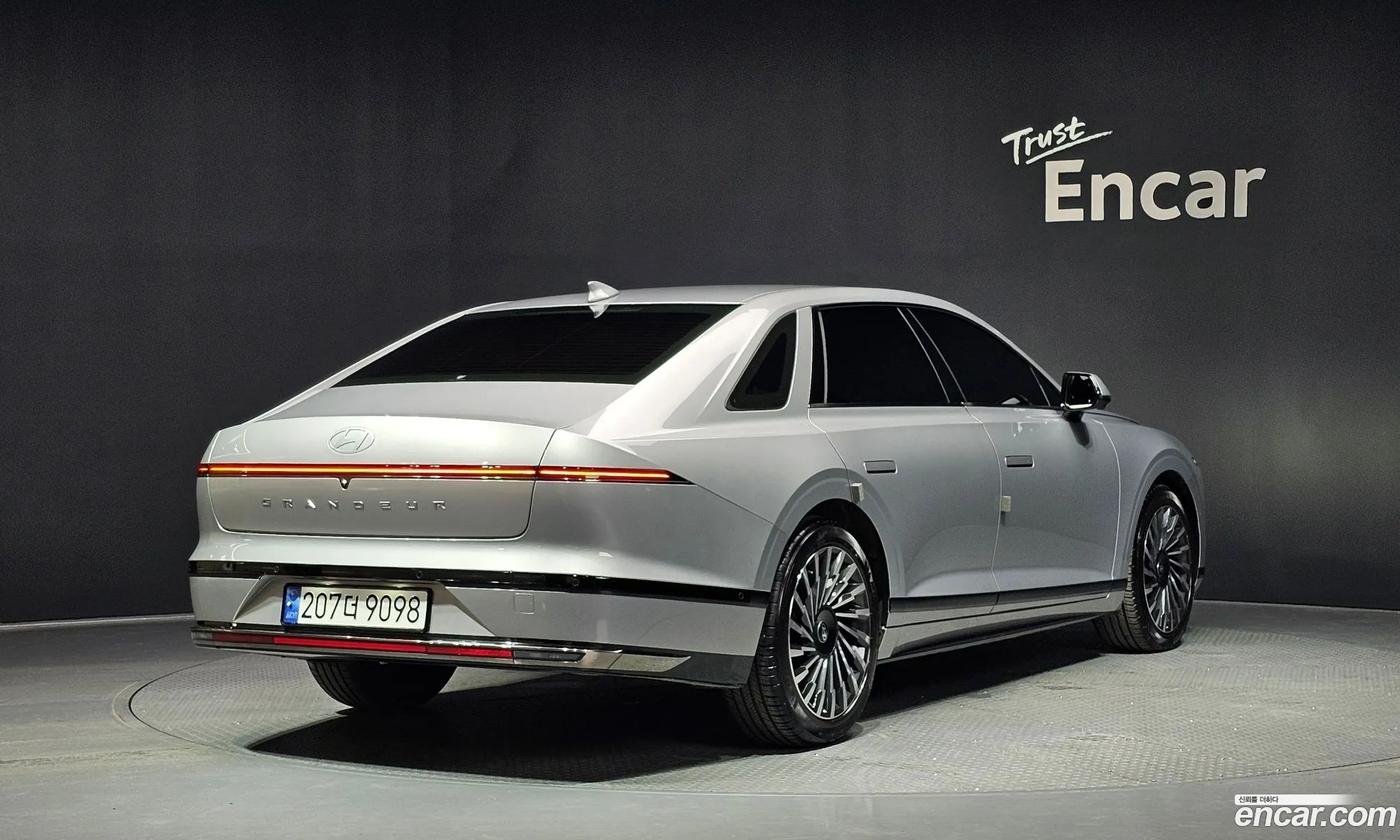 Hyundai Grandeur Hybrid 2023 — 13