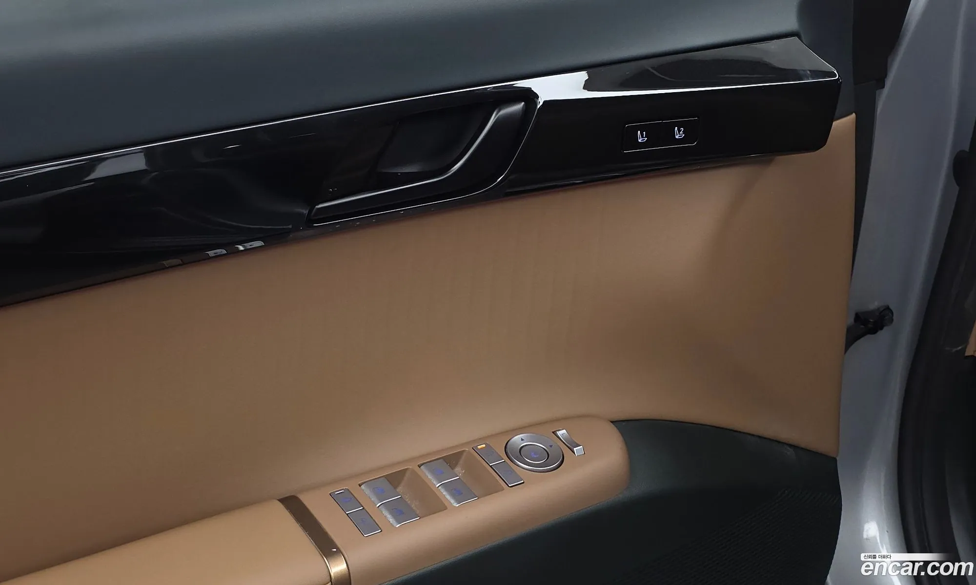 Hyundai Grandeur Hybrid 2023 — 34