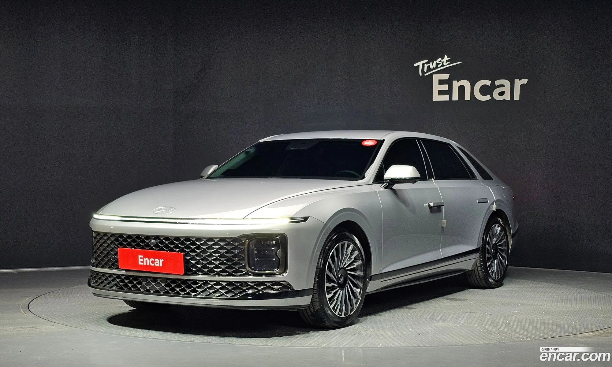 Hyundai Grandeur Hybrid 2023 — 25