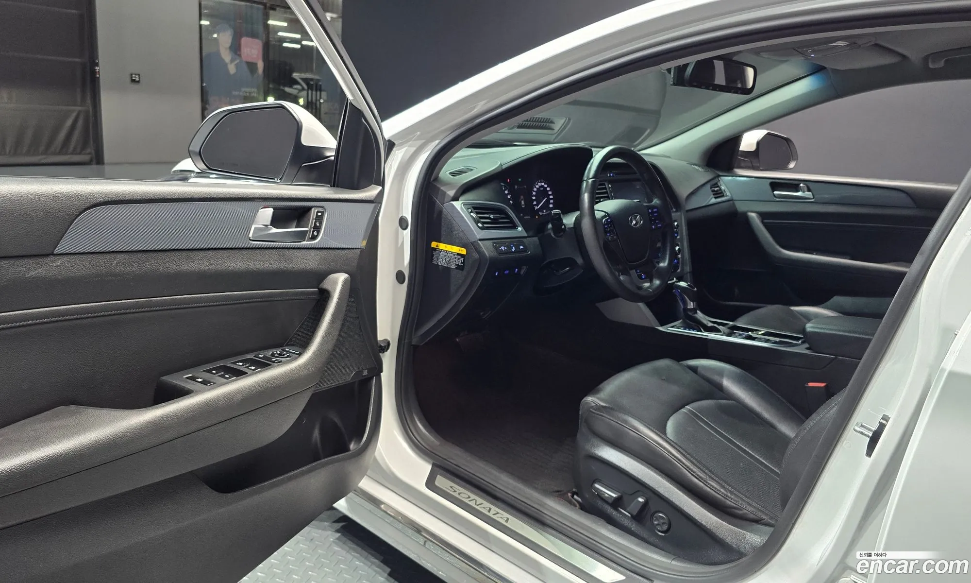 Hyundai LF Sonata Hybrid 2017 — 13