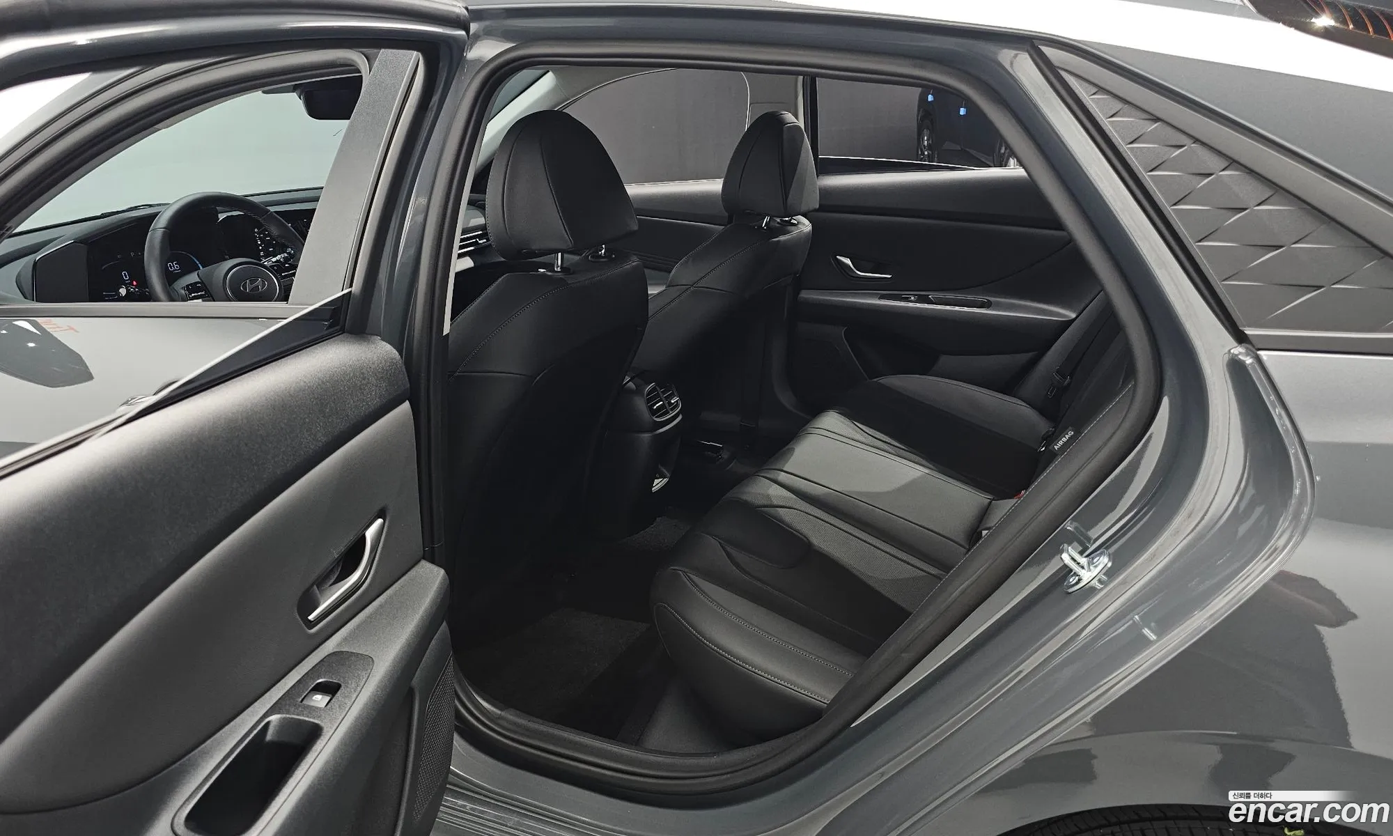 Hyundai Elantra 2026 — 24