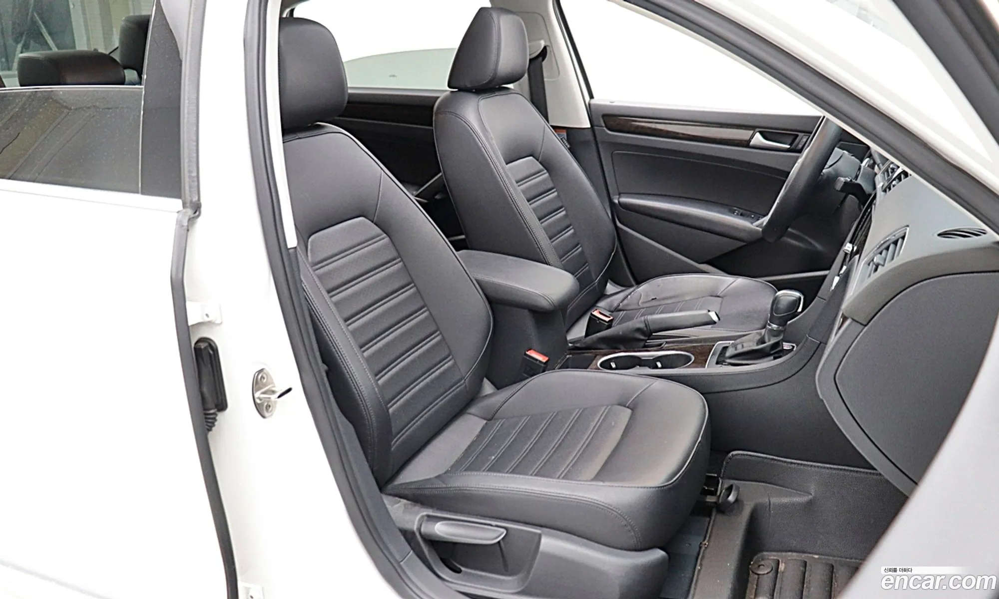 Volkswagen Passat 2015 — 12