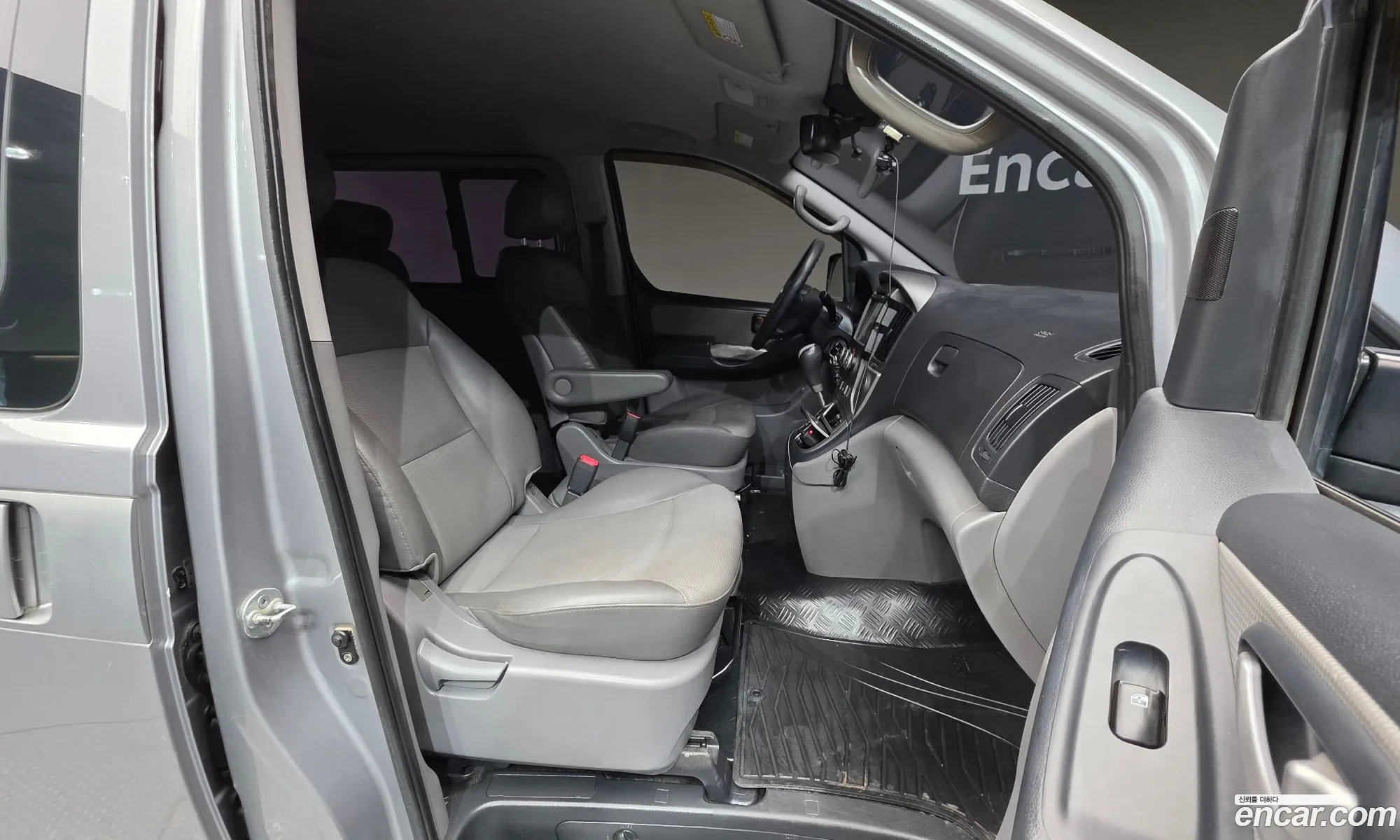 Hyundai Grand Starex 2011 — 16