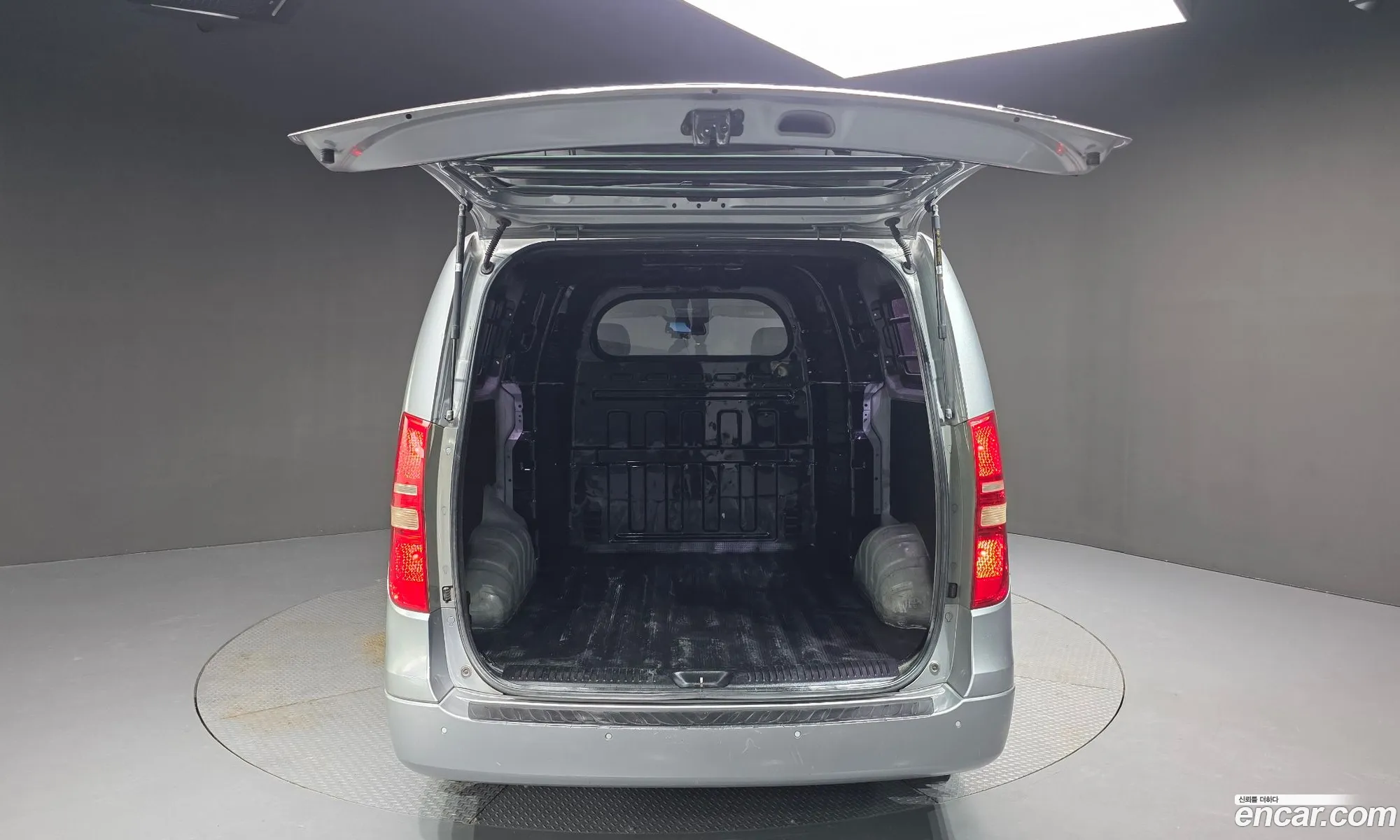 Hyundai Grand Starex 2011 — 13