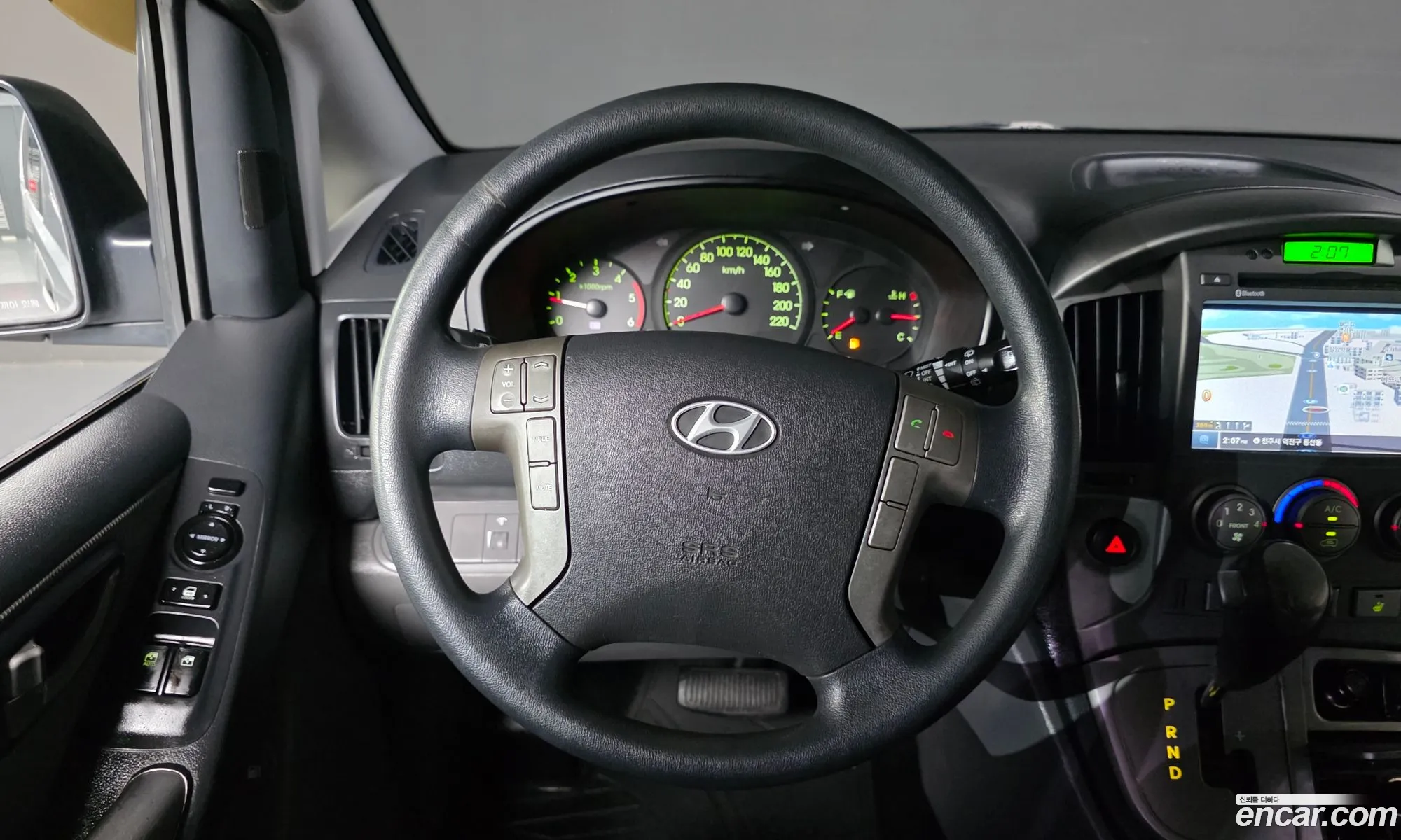 Hyundai Grand Starex 2011 — 17