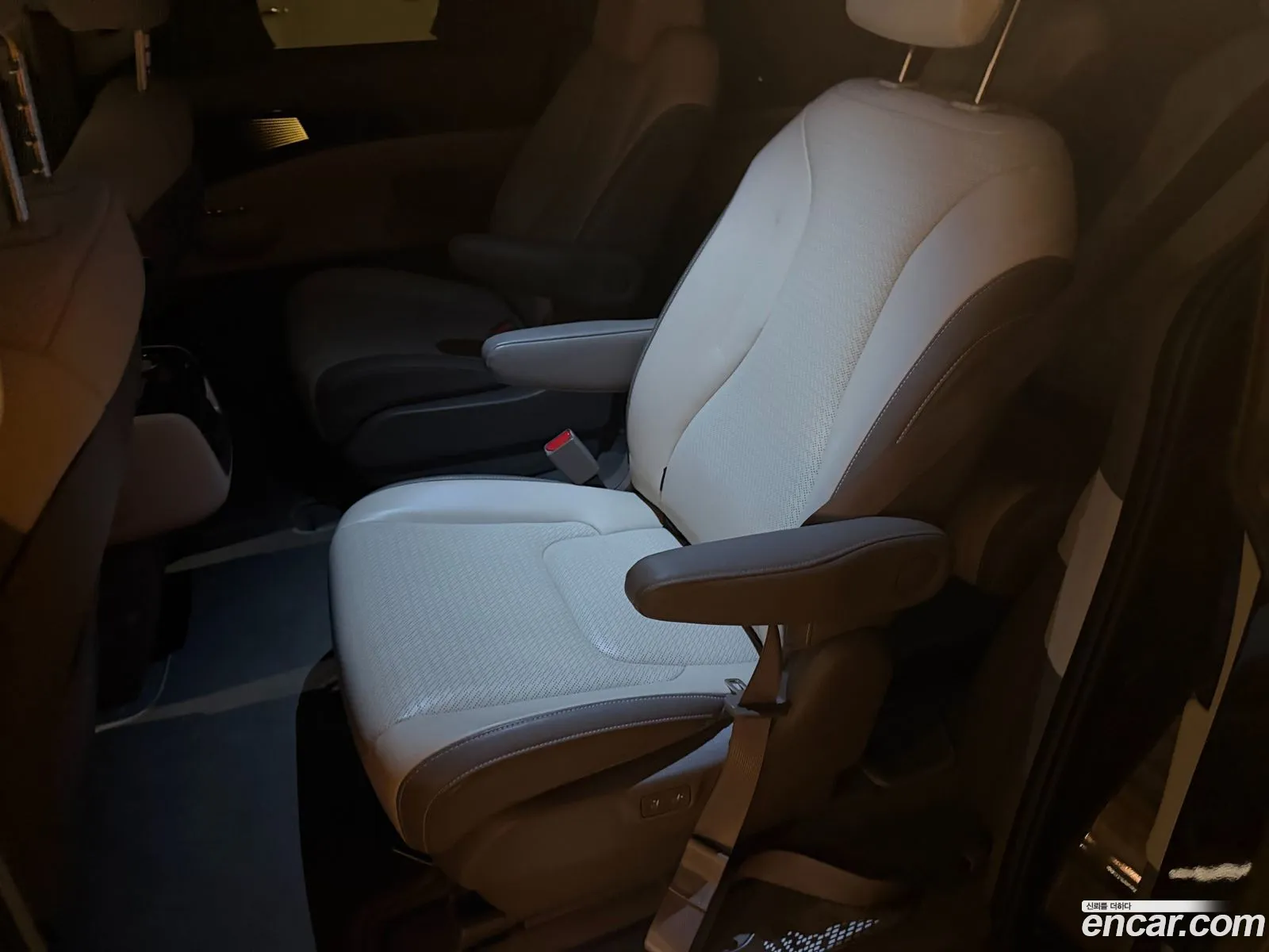 Kia Carnival 2025 — 18