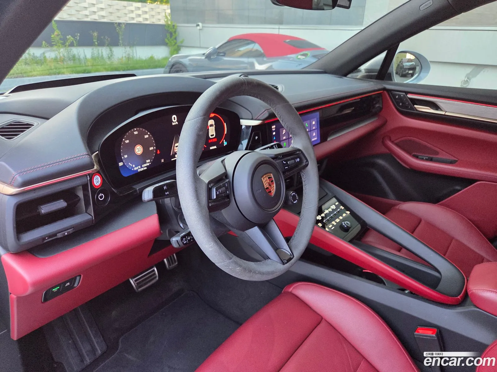 Porsche Macan EV 2025 — 10