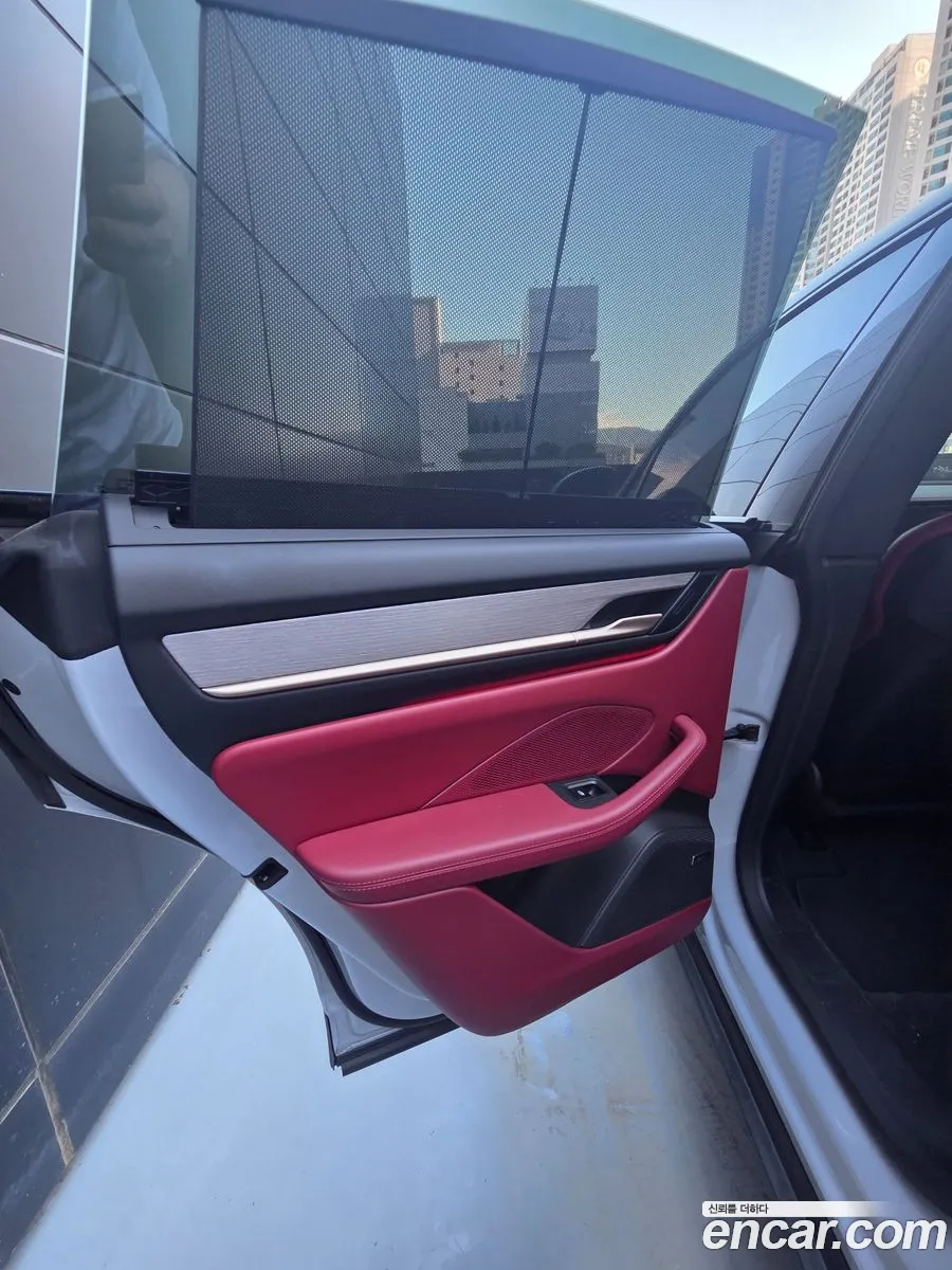 Porsche Macan EV 2025 — 8