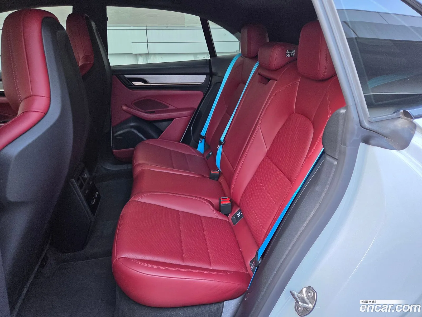 Porsche Macan EV 2025 — 11