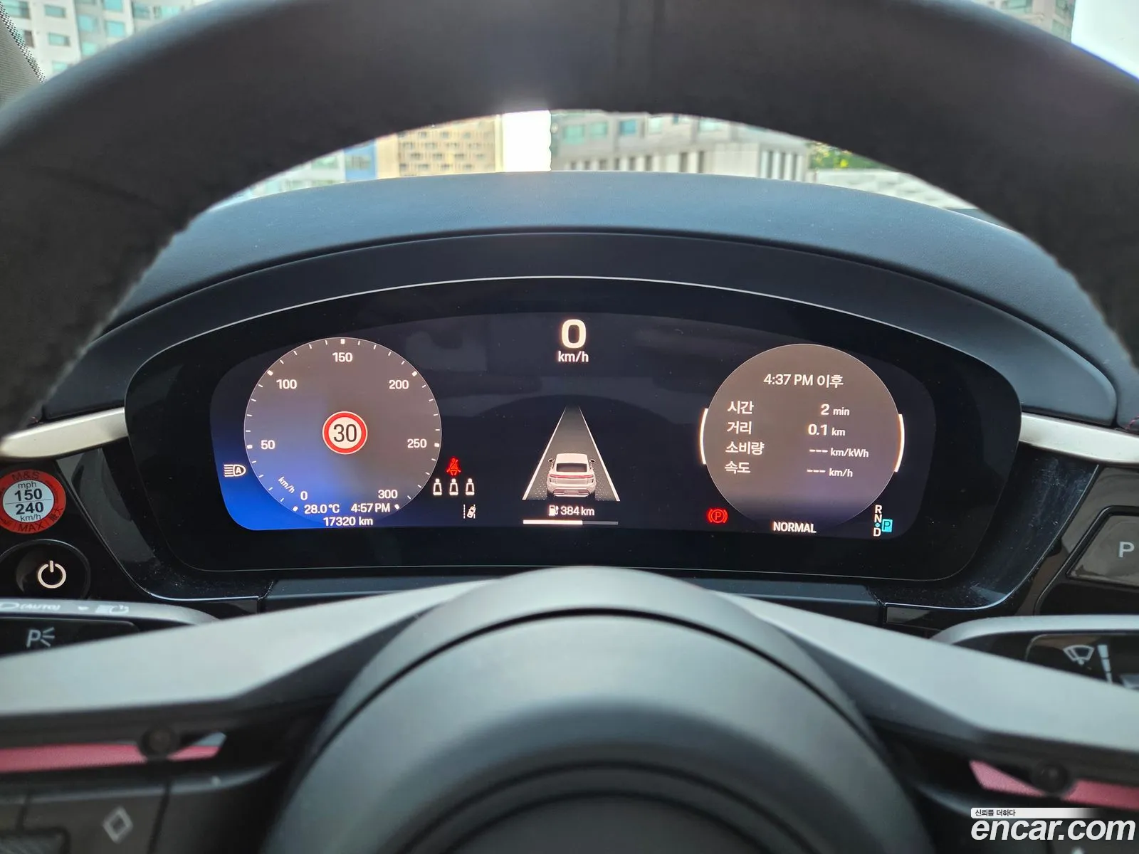 Porsche Macan EV 2025 — 12