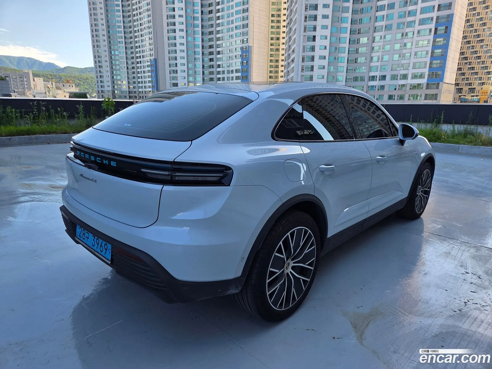 Porsche Macan EV 2025 — 3