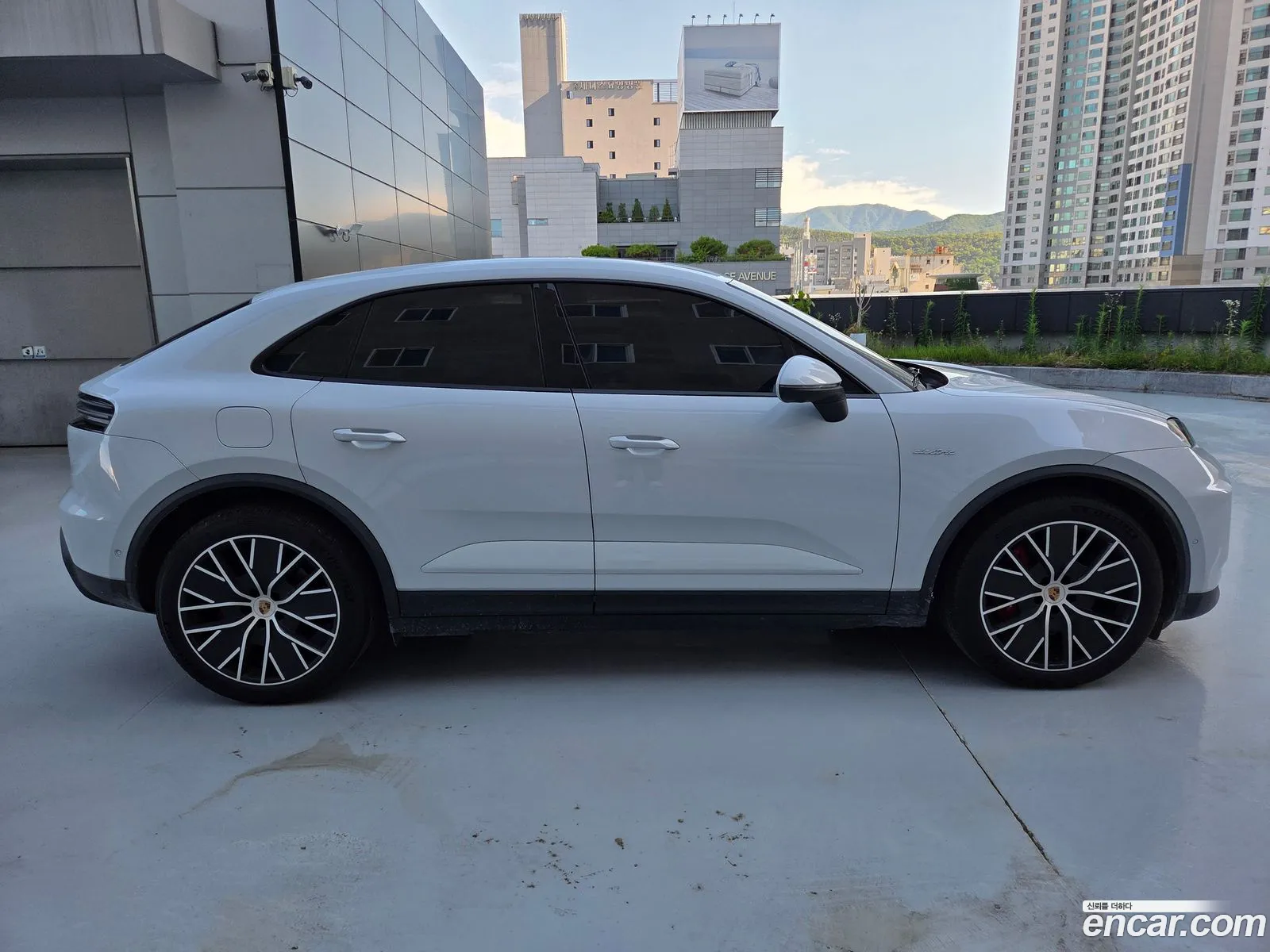 Porsche Macan EV 2025 — 7