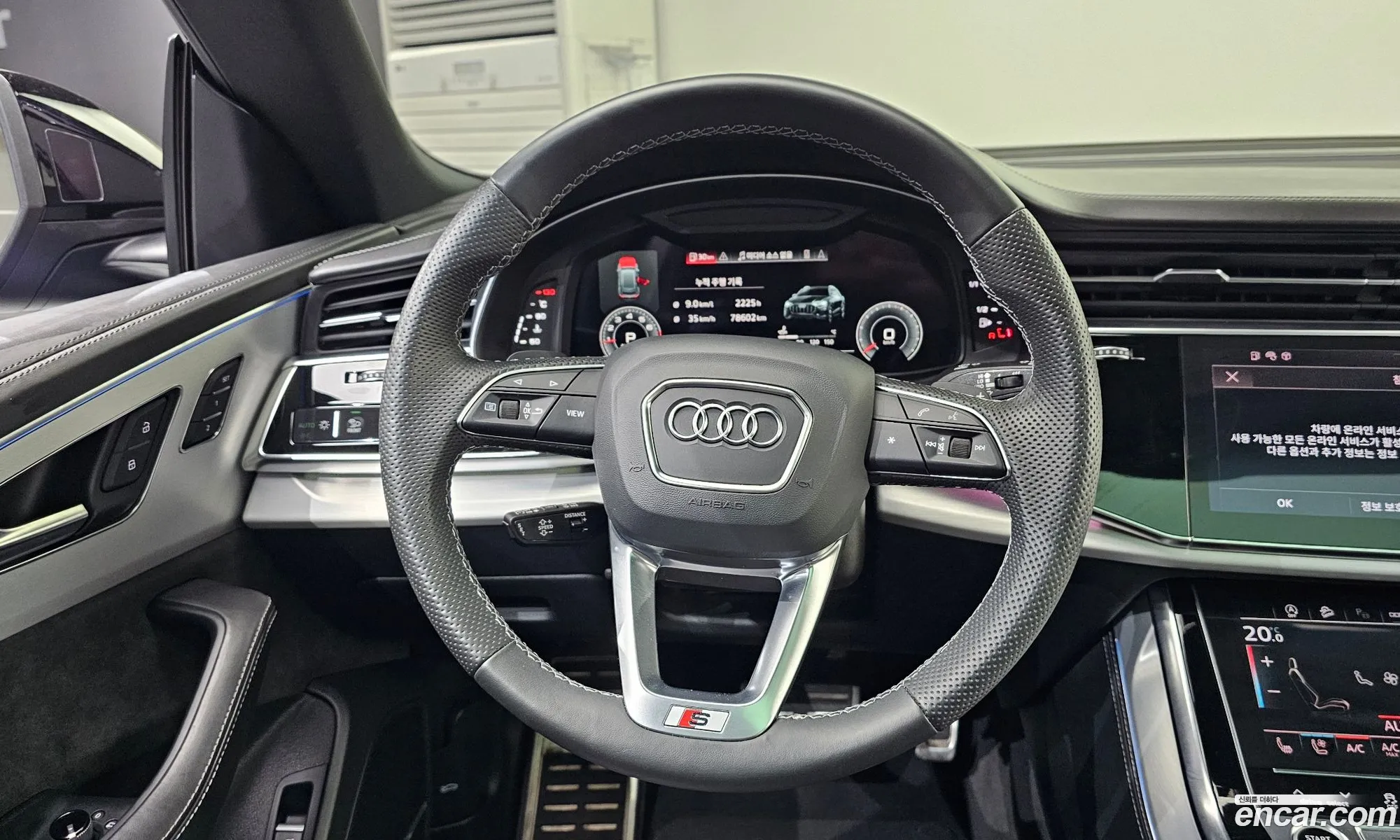 Audi Q8 2022 WAUZZZF18ND027753 — 3