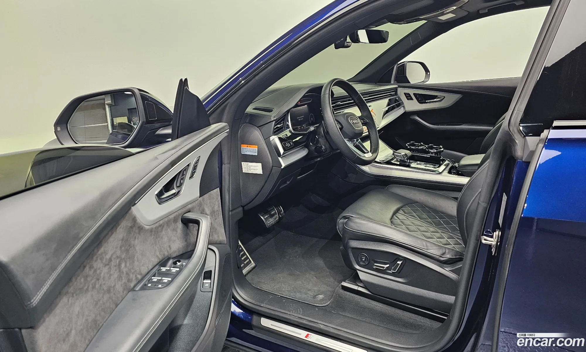 Audi Q8 2022 WAUZZZF18ND027753 — 10