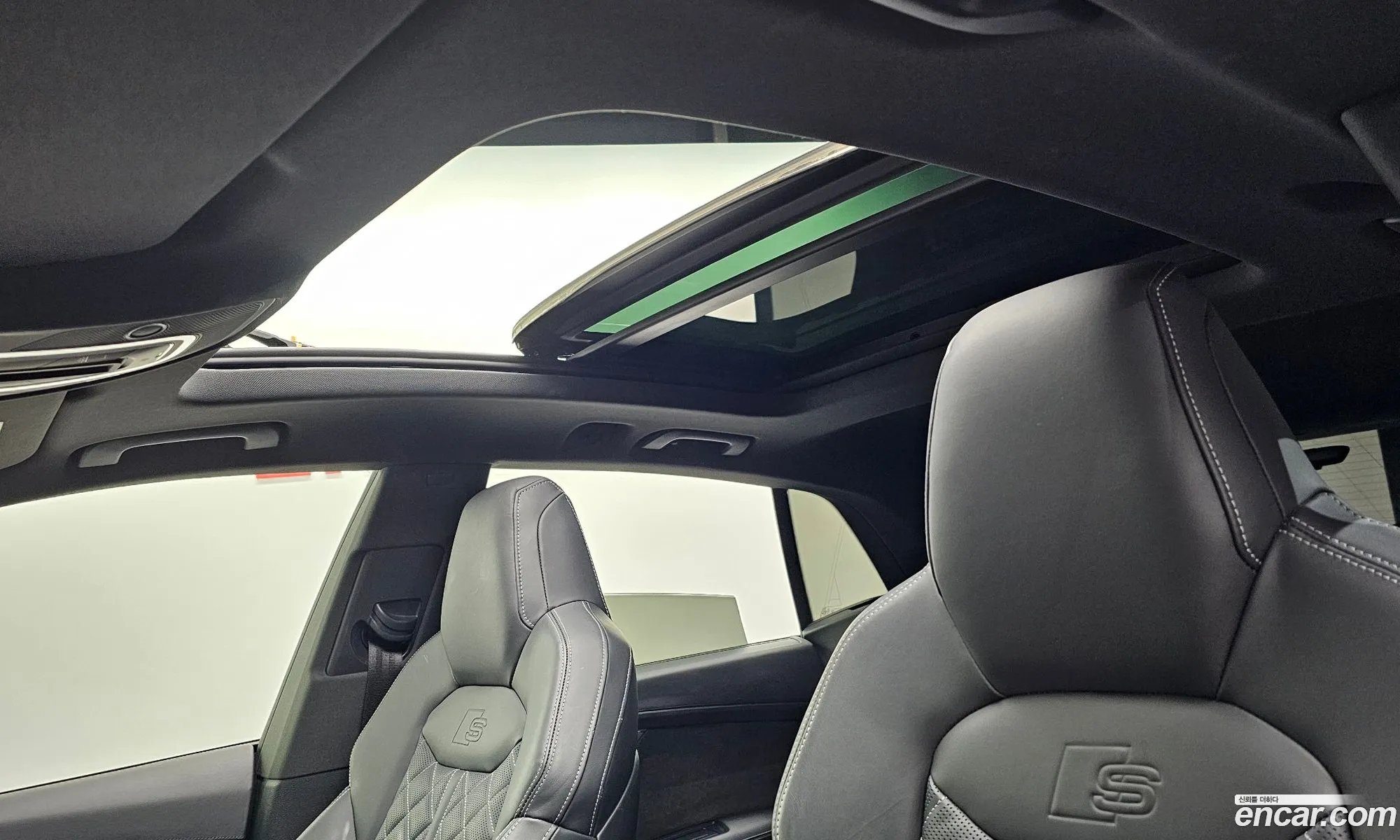 Audi Q8 2022 WAUZZZF18ND027753 — 28