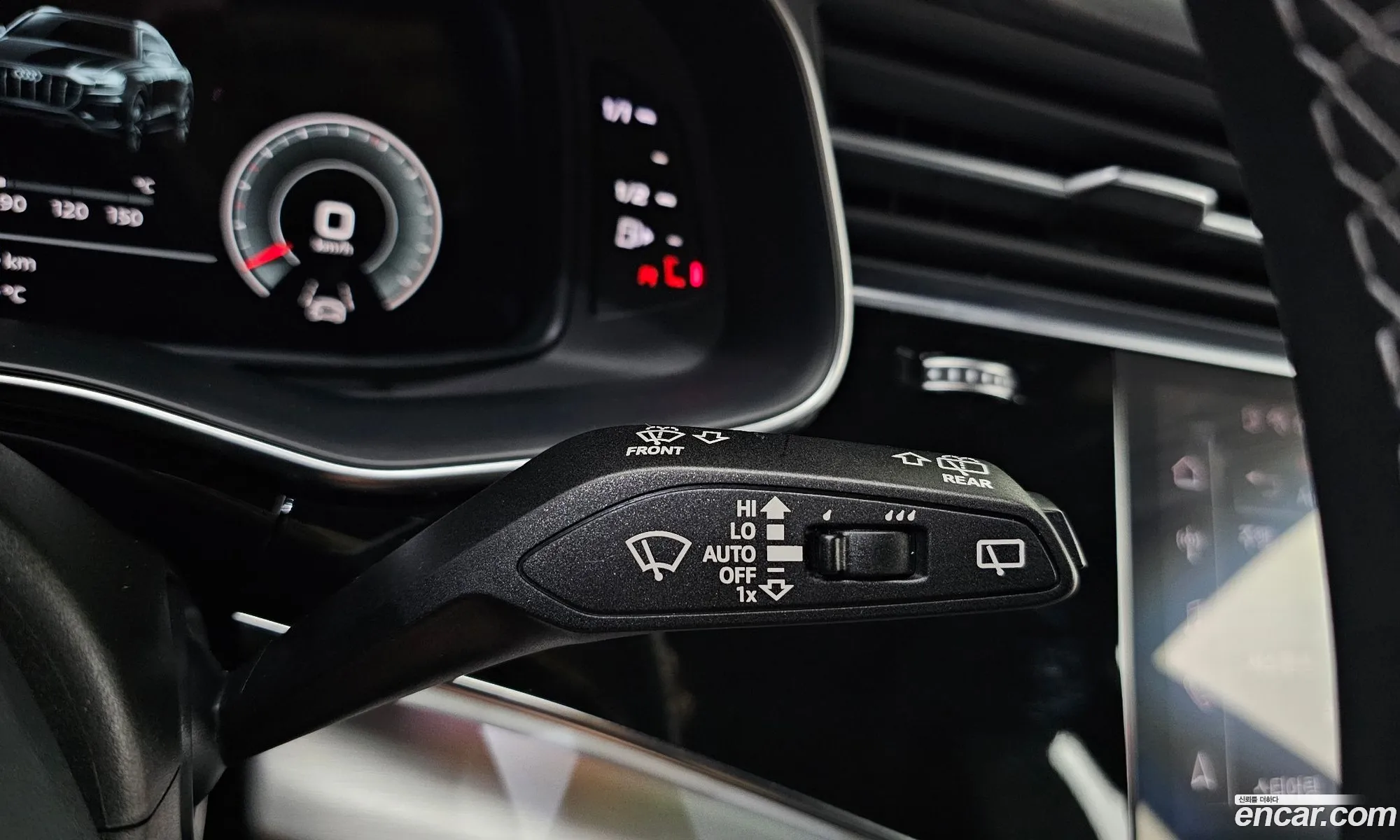 Audi Q8 2022 WAUZZZF18ND027753 — 26